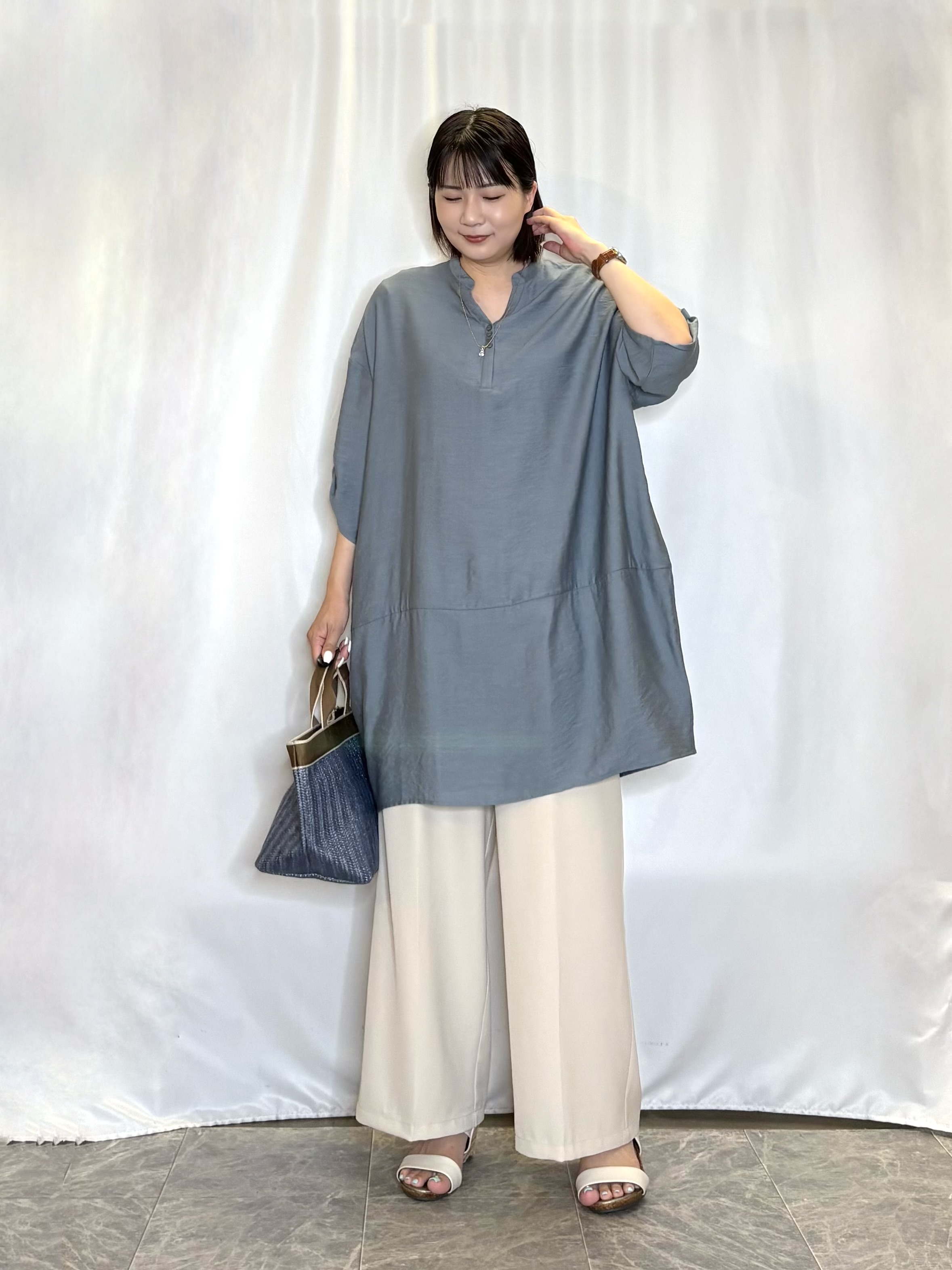 ネリさんの「SHOO･LA･RUE｜【ひんやり/S-LL/洗濯機可】体型カバーにも ゆるっとリラックスチュニック」を使ったコーディネート