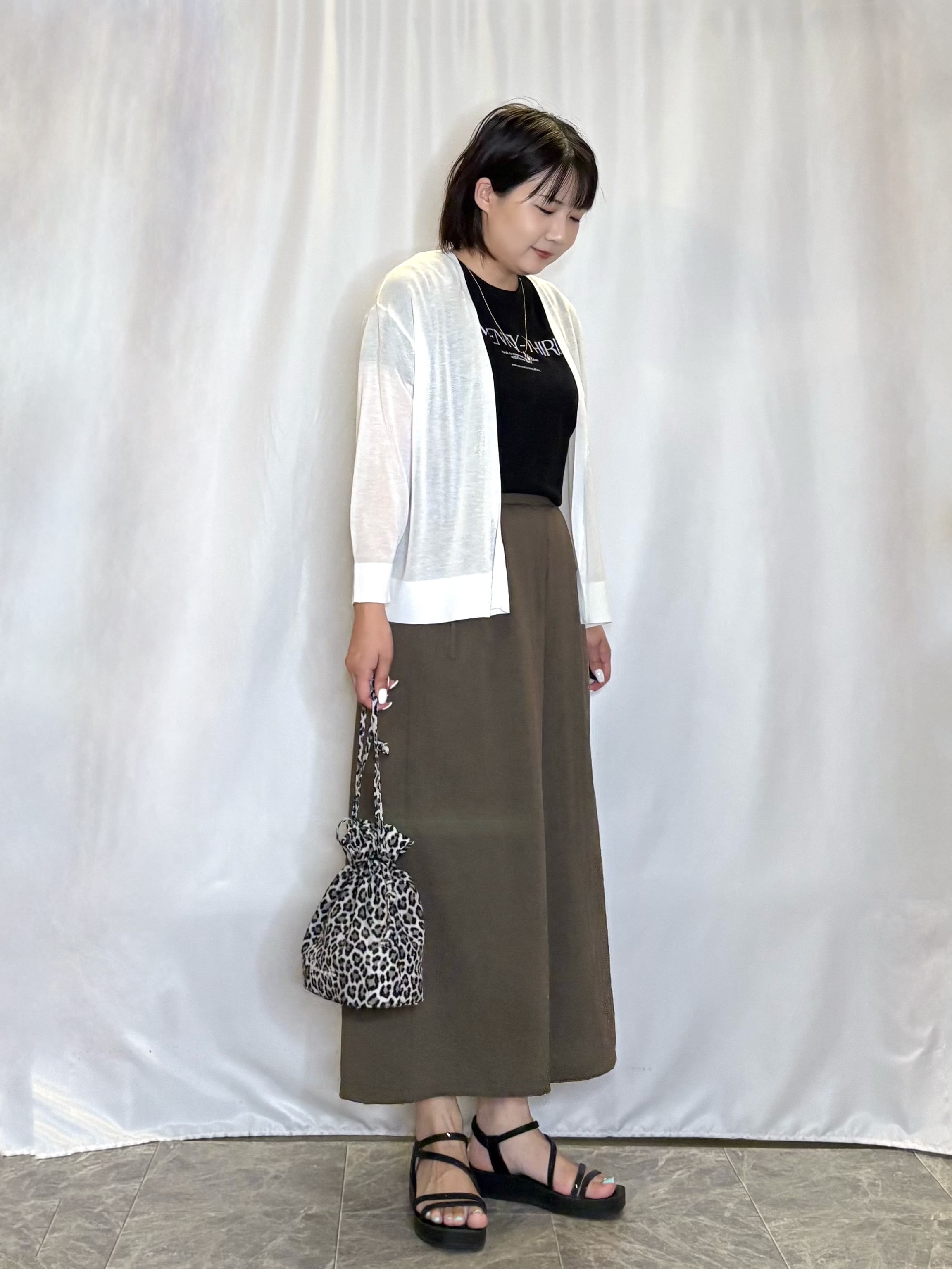 ネリさんの「SHOO･LA･RUE｜【ひんやり/洗濯機可/S-LL】オンにもオフにも マルチに使えるボタンレスカーディガン」を使ったコーディネート