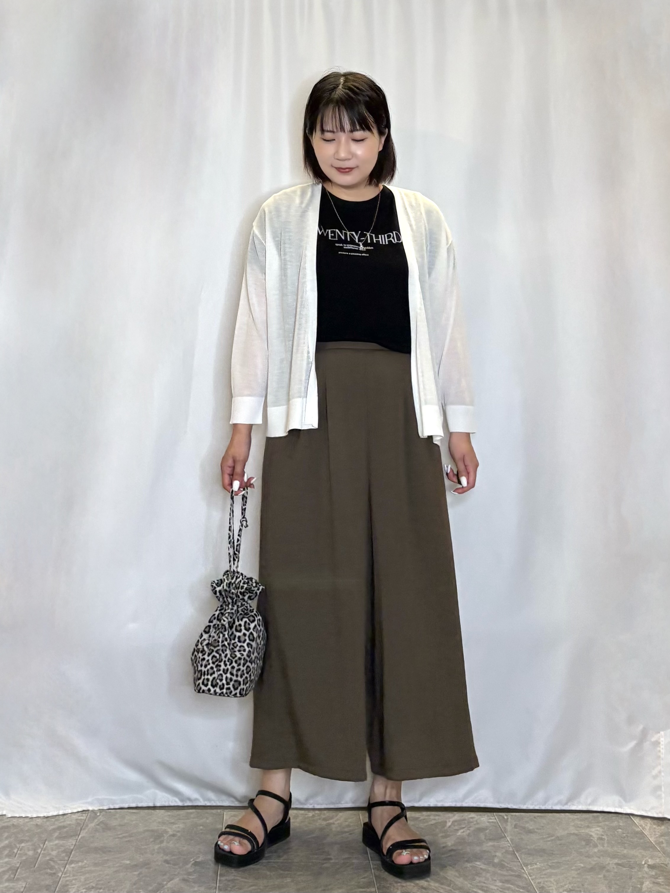ネリさんの「SHOO･LA･RUE｜【ひんやり/洗濯機可/S-LL】オンにもオフにも マルチに使えるボタンレスカーディガン」を使ったコーディネート