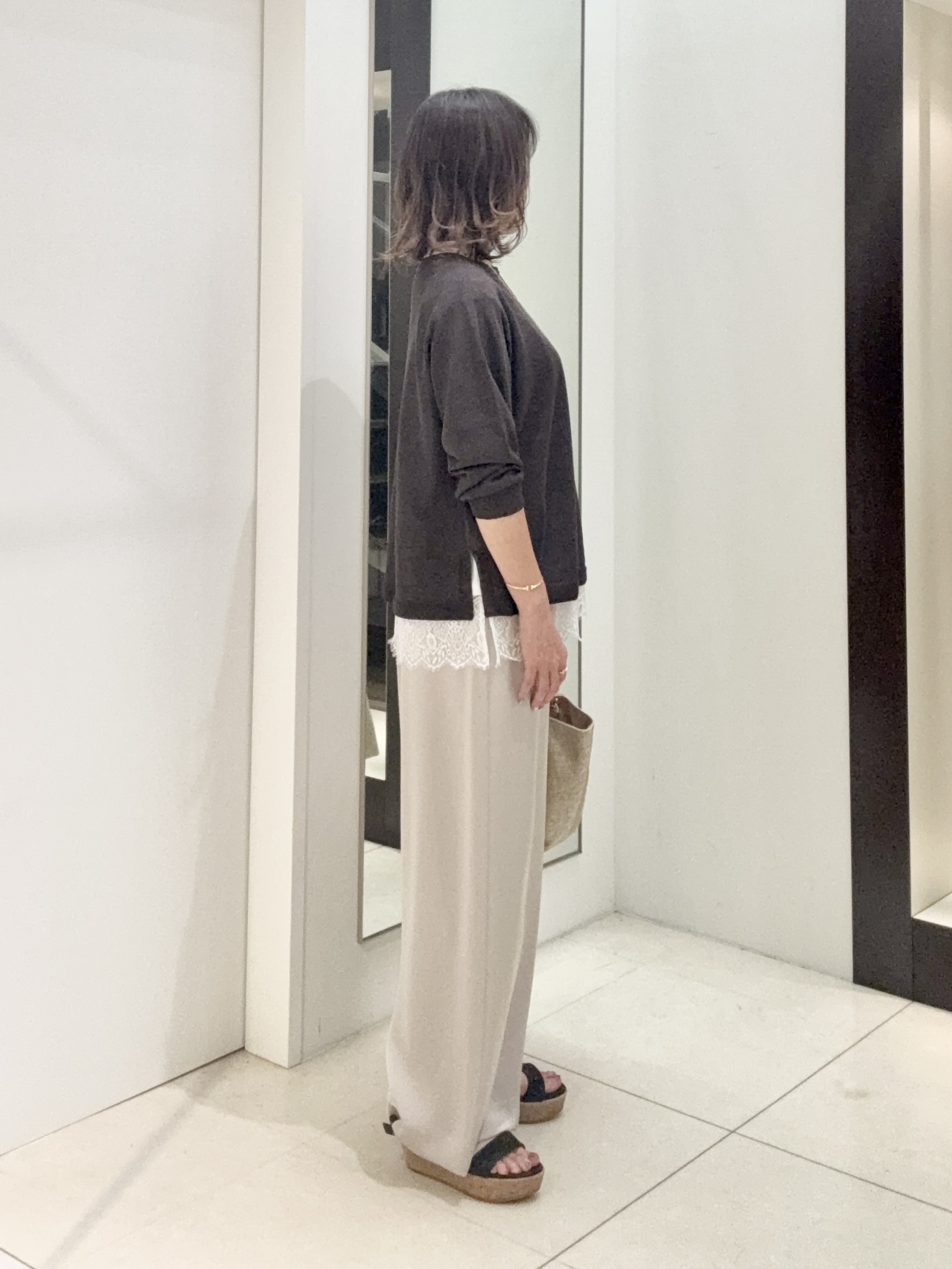 tomoさんの「UNTITLED｜【ゆったり/リラクシー】リネンボートネックプルオーバー」を使ったコーディネート