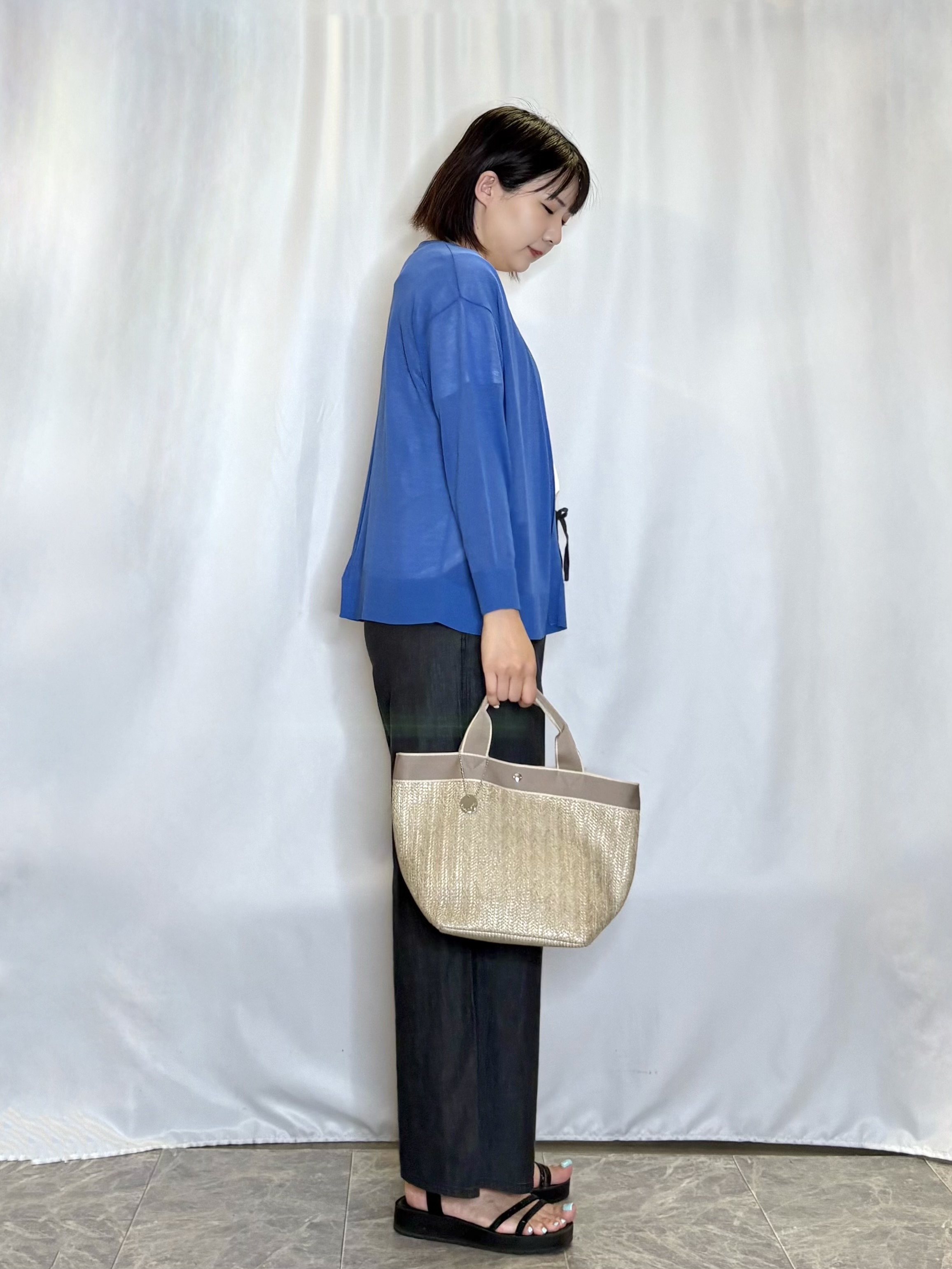ネリさんの「SHOO･LA･RUE｜【ひんやり/洗濯機可/S-LL】オンにもオフにも マルチに使えるボタンレスカーディガン」を使ったコーディネート