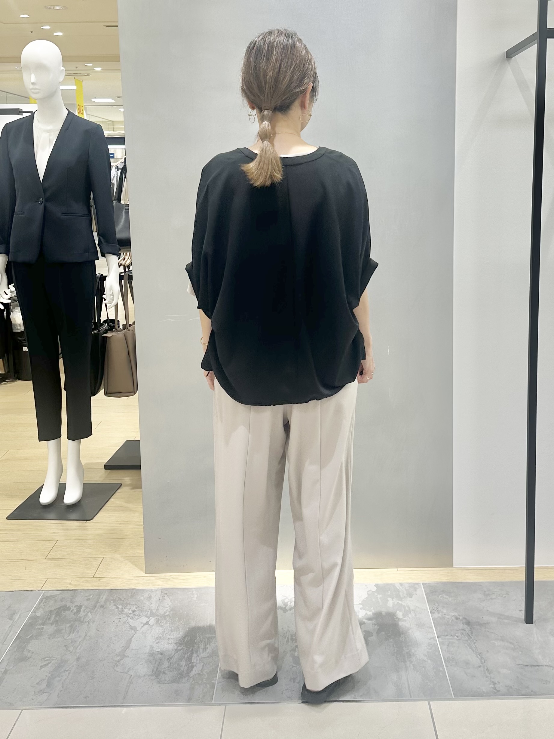 MAIさんの「INDIVI｜【着る日傘】ドルマンフォルムブルゾン」を使ったコーディネート