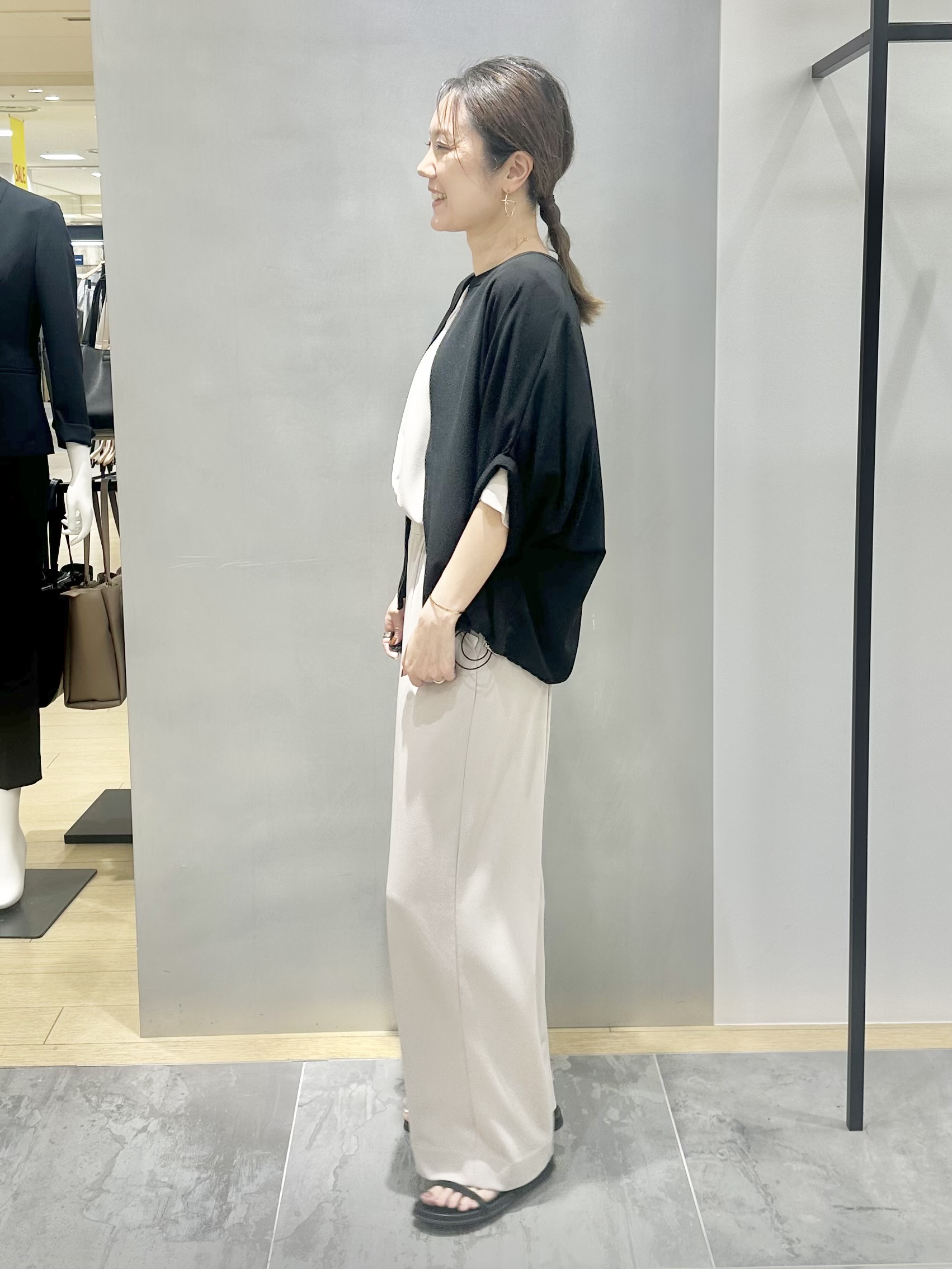 MAIさんの「INDIVI｜【着る日傘】ドルマンフォルムブルゾン」を使ったコーディネート