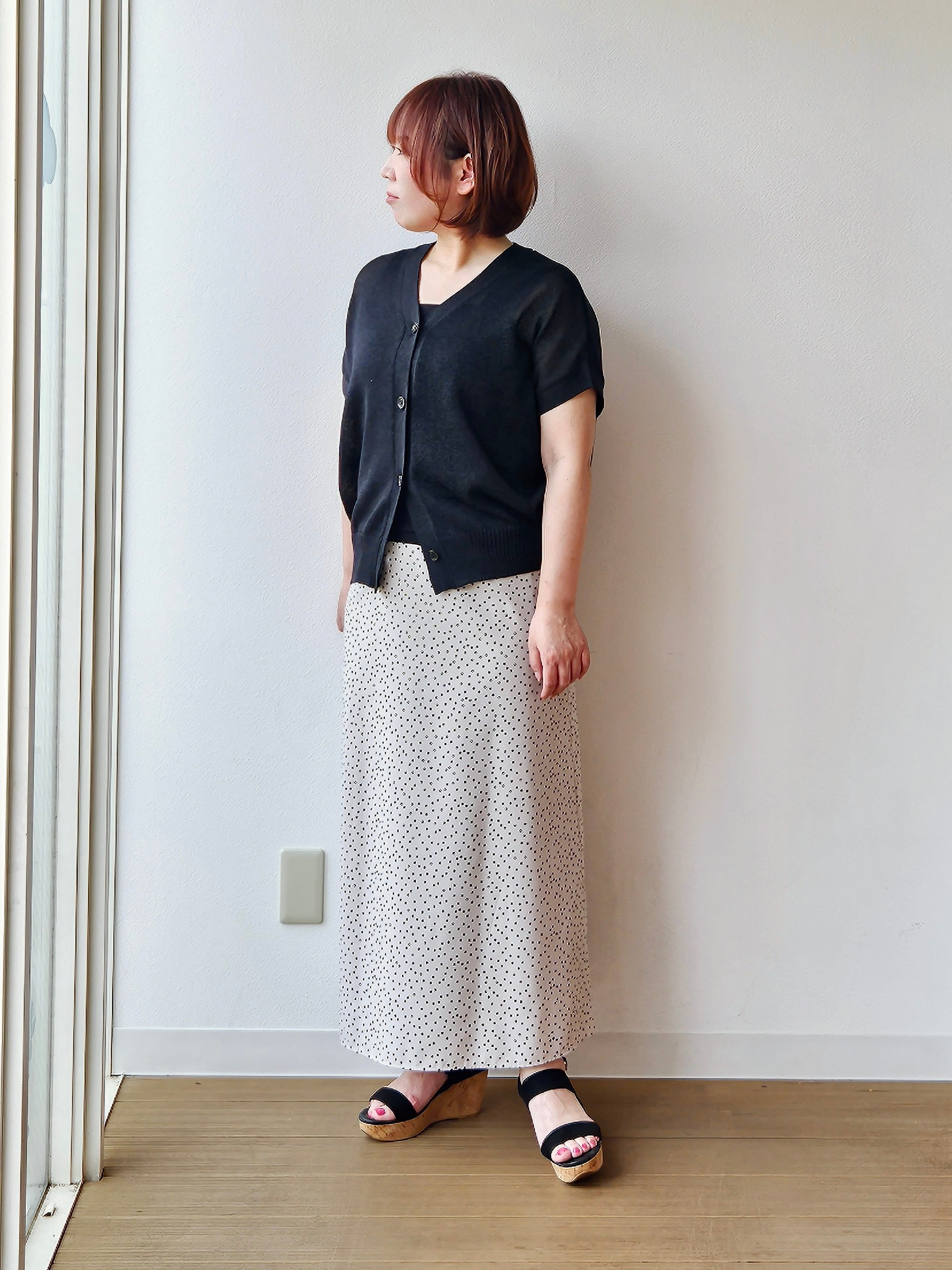 やじまさんの「UNTITLED｜【洗える/清涼感】ドライタッチスリーブレスカーディガン」を使ったコーディネート