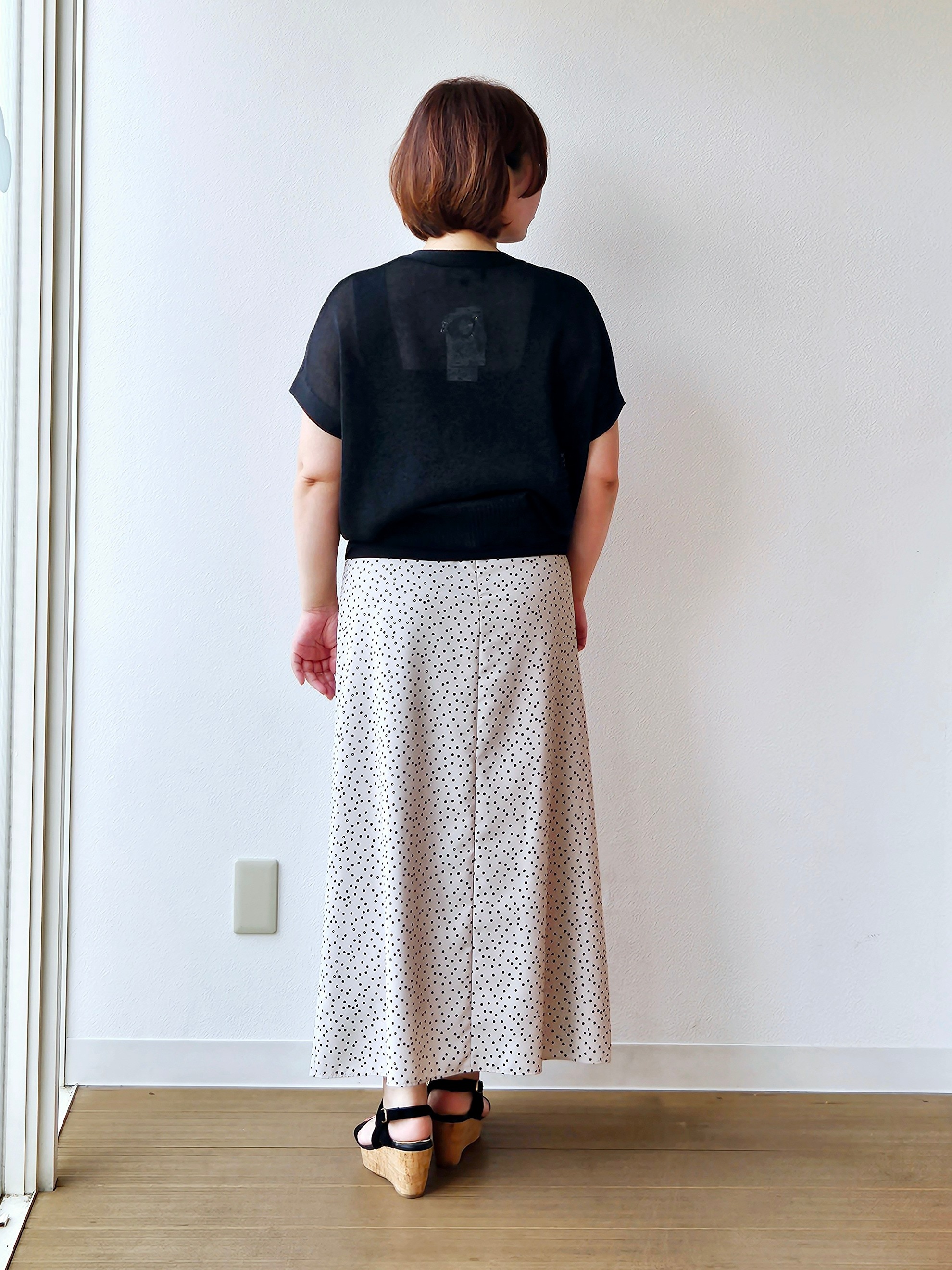 やじまさんの「UNTITLED｜【洗える/清涼感】ドライタッチスリーブレスカーディガン」を使ったコーディネート
