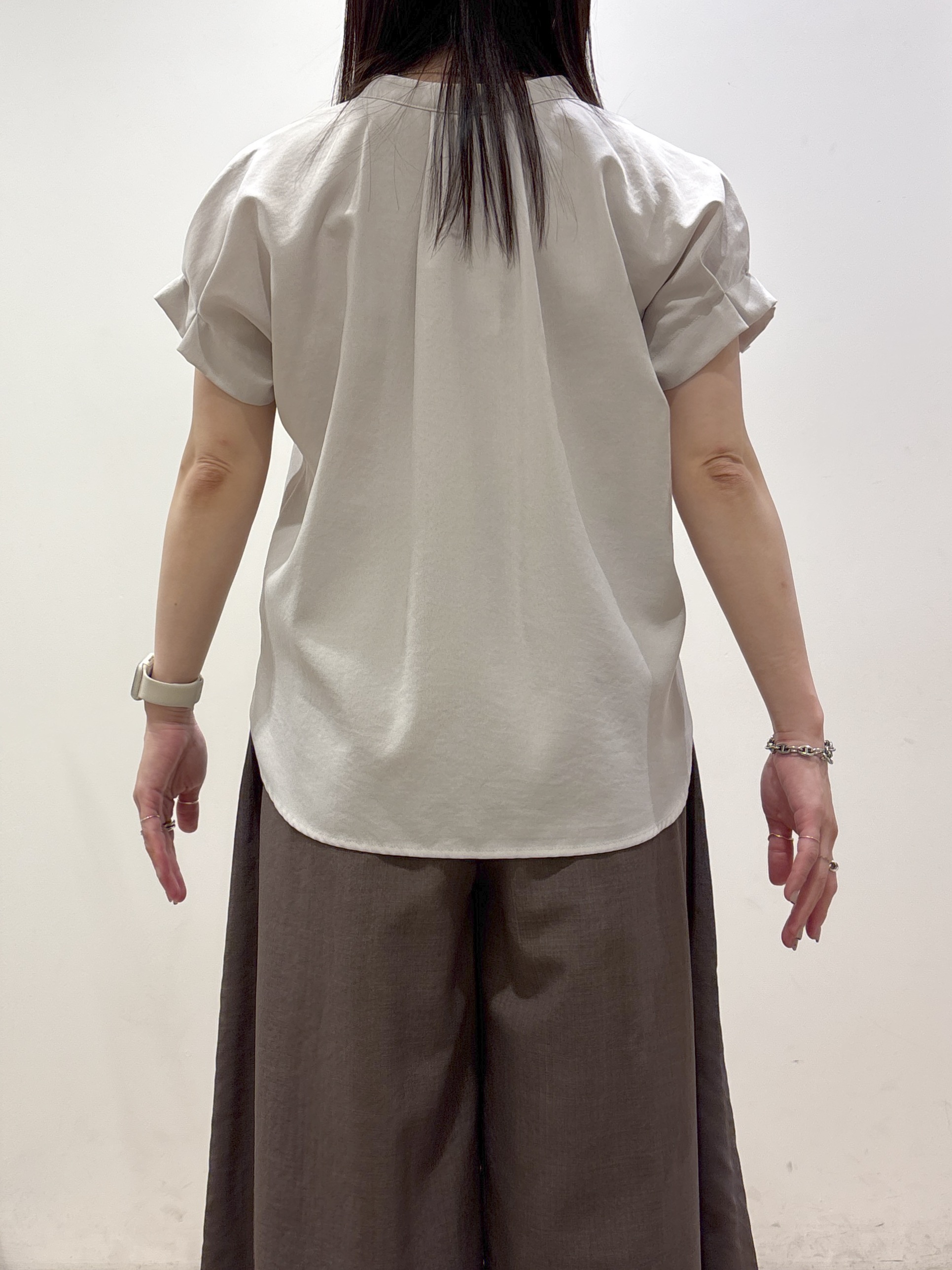 mameさんの「index｜【接触冷感／吸水速乾】タックスキッパーブラウス《防シワ／イージーアイロン／洗濯機OK／9col》」を使ったコーディネート