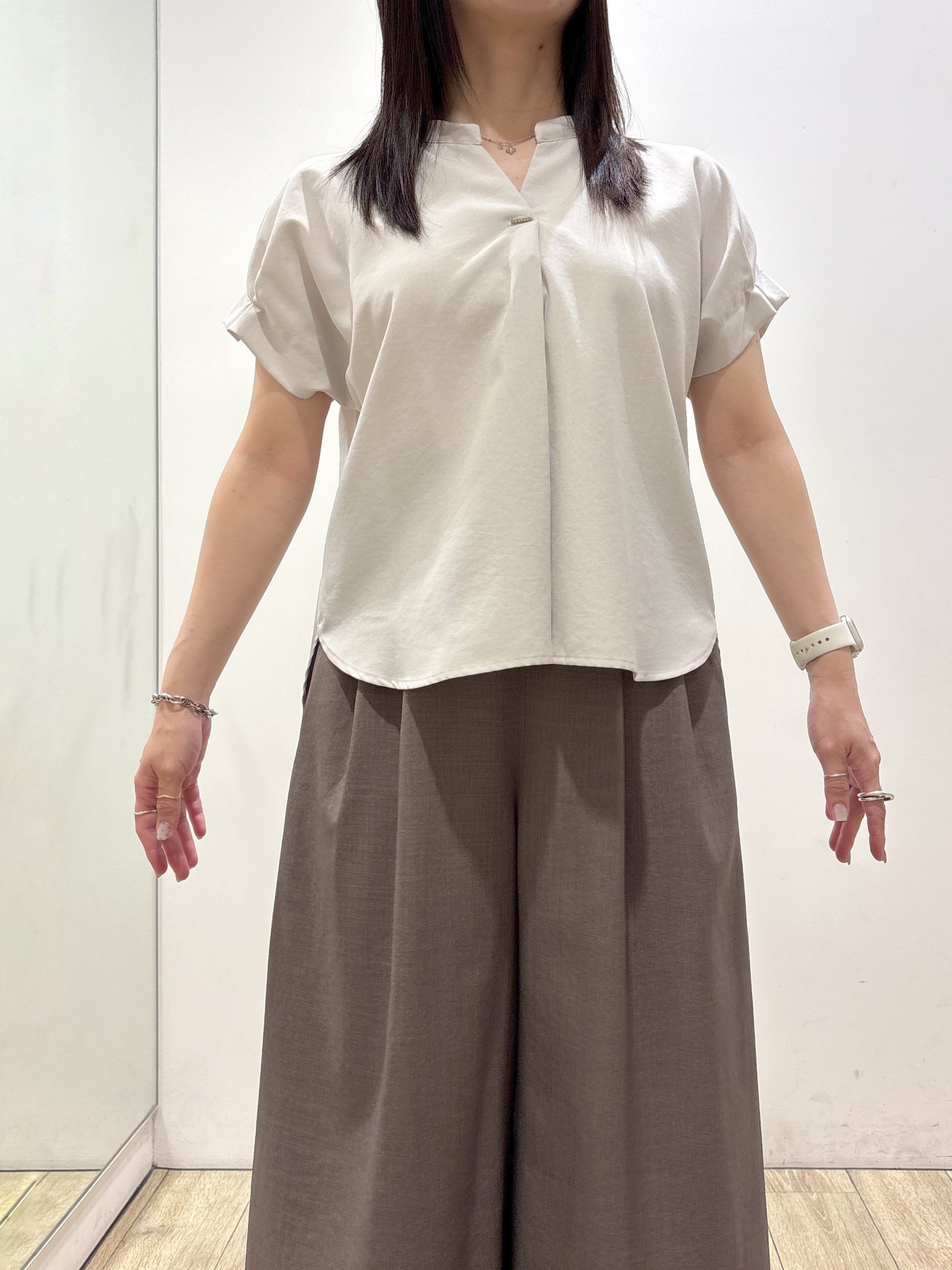 mameさんの「index｜【接触冷感／吸水速乾】タックスキッパーブラウス《防シワ／イージーアイロン／洗濯機OK／9col》」を使ったコーディネート