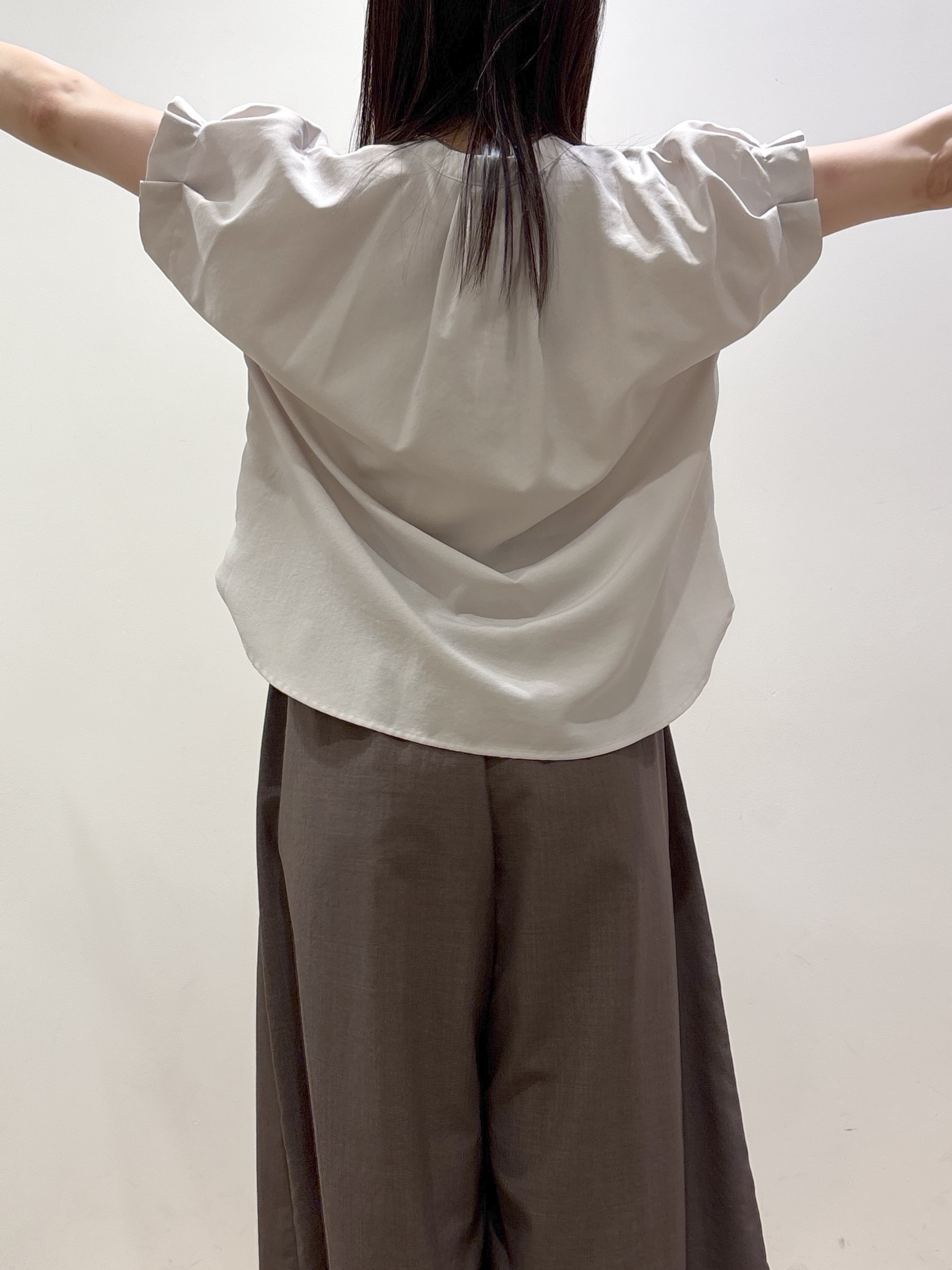 mameさんの「index｜【接触冷感／吸水速乾】タックスキッパーブラウス《防シワ／イージーアイロン／洗濯機OK／9col》」を使ったコーディネート