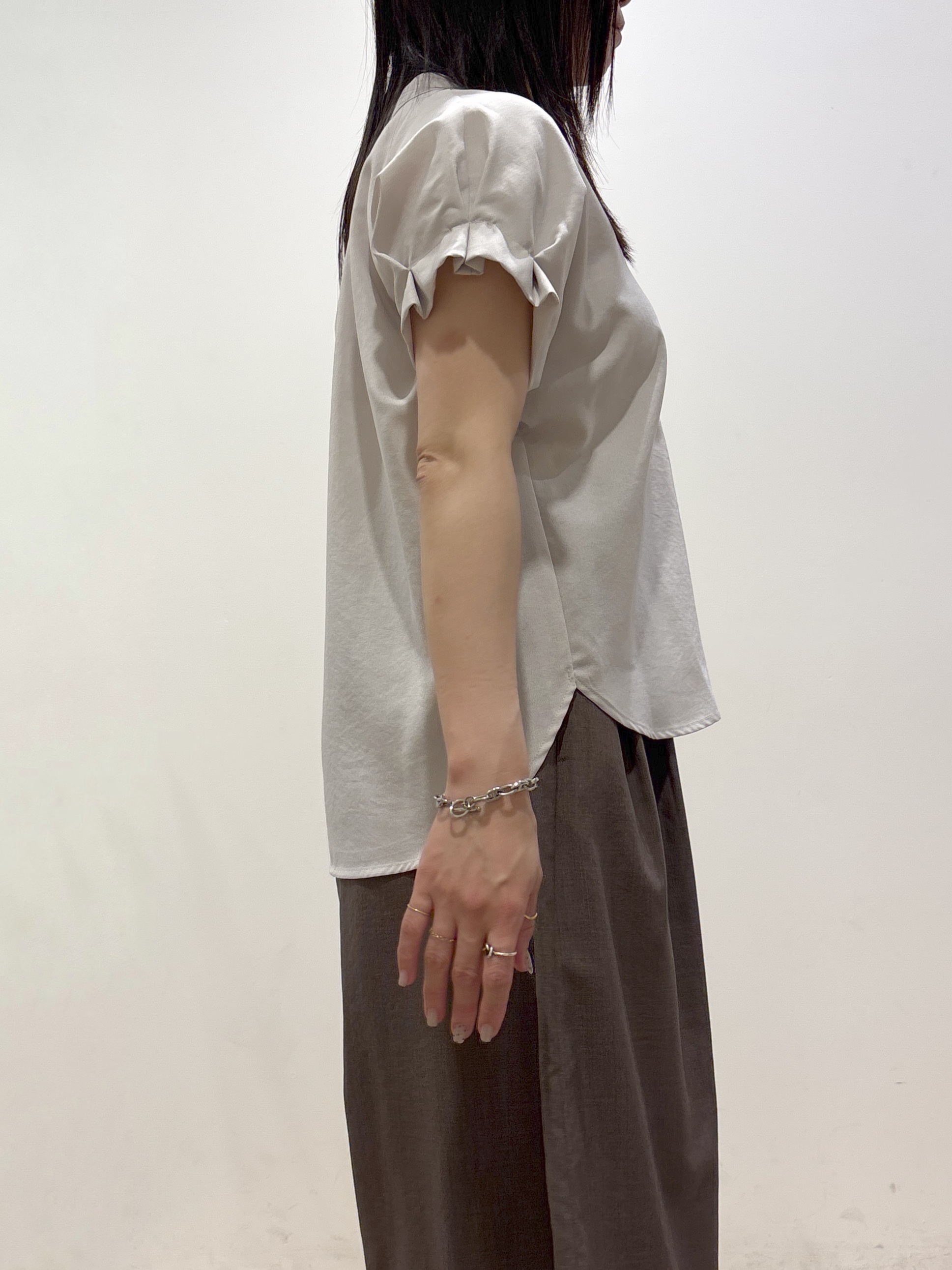 mameさんの「index｜【接触冷感／吸水速乾】タックスキッパーブラウス《防シワ／イージーアイロン／洗濯機OK／9col》」を使ったコーディネート
