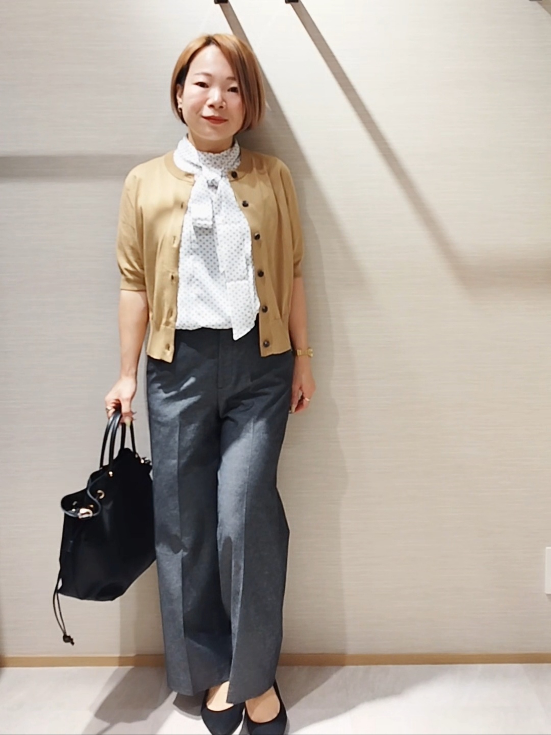 s u g iさんの「UNTITLED｜【すっきりコンパクト】ドライタッチ5分袖カーディガン」を使ったコーディネート