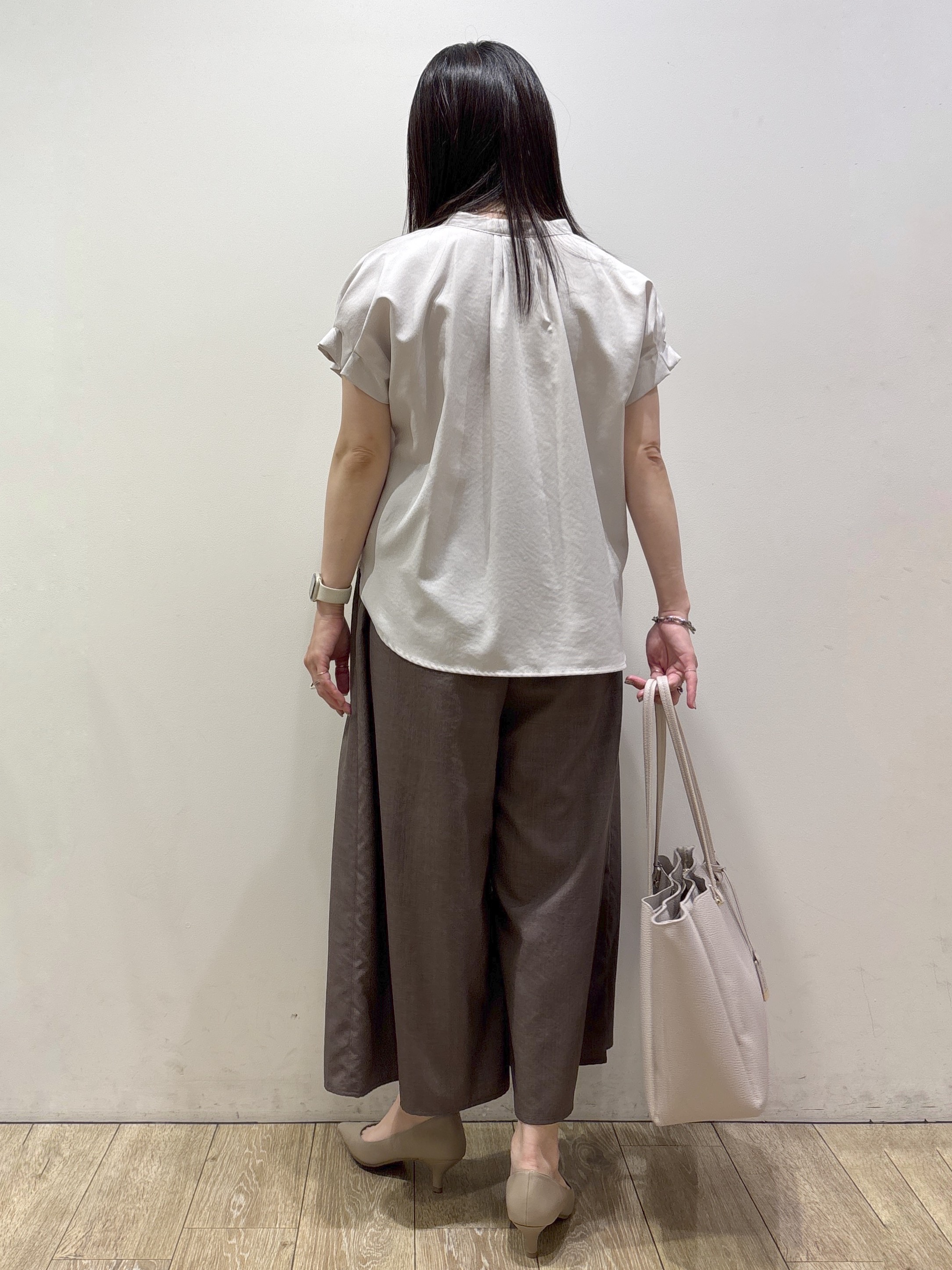 mameさんの「index｜【接触冷感／吸水速乾】タックスキッパーブラウス《防シワ／イージーアイロン／洗濯機OK／9col》」を使ったコーディネート