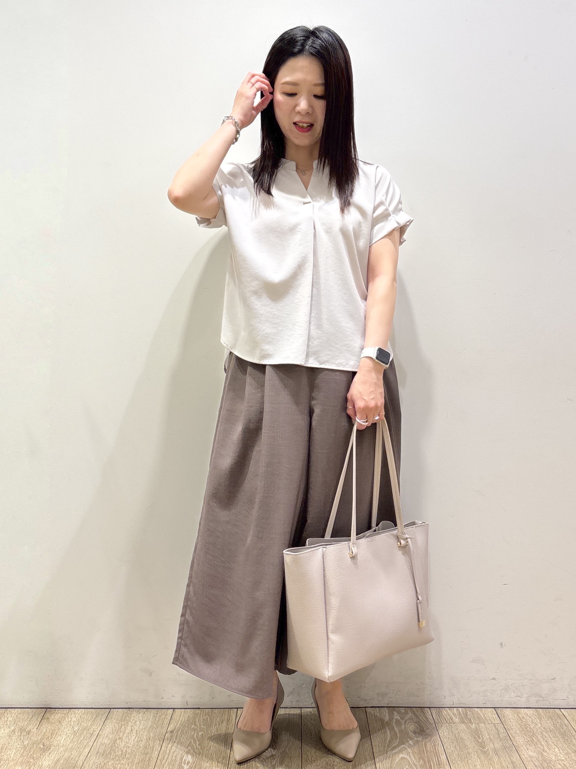 mameさんの「index｜【接触冷感／吸水速乾】タックスキッパーブラウス《防シワ／イージーアイロン／洗濯機OK／9col》」を使ったコーディネート
