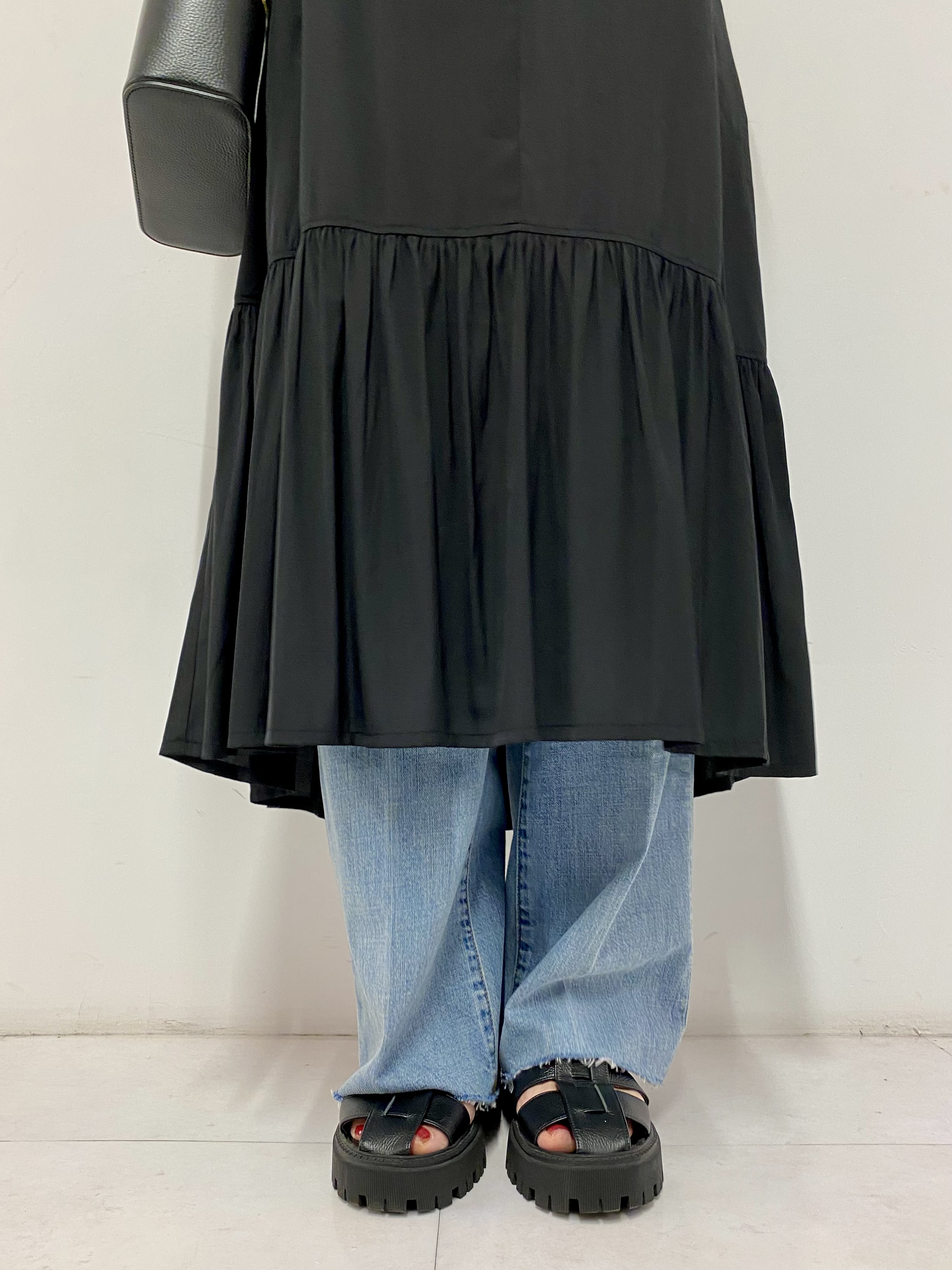 Sawaguchiさんの「DRESSTERIOR｜【ウォッシャブル】ノースリーブギャザーヘムワンピース」を使ったコーディネート