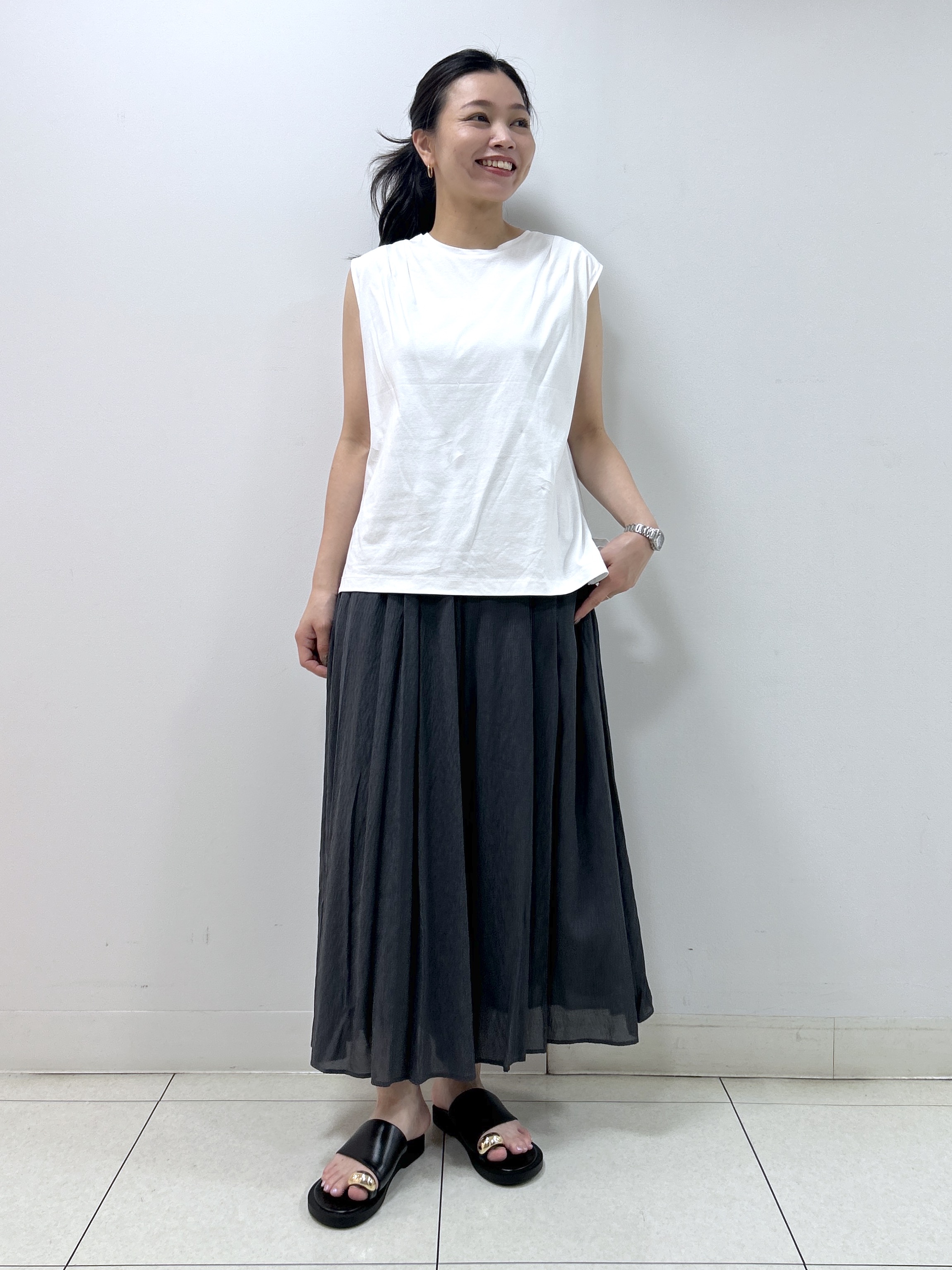 Kaiさんの「Dessin｜【接触冷感/UVカット】美光沢ノースリーブカットソー」を使ったコーディネート