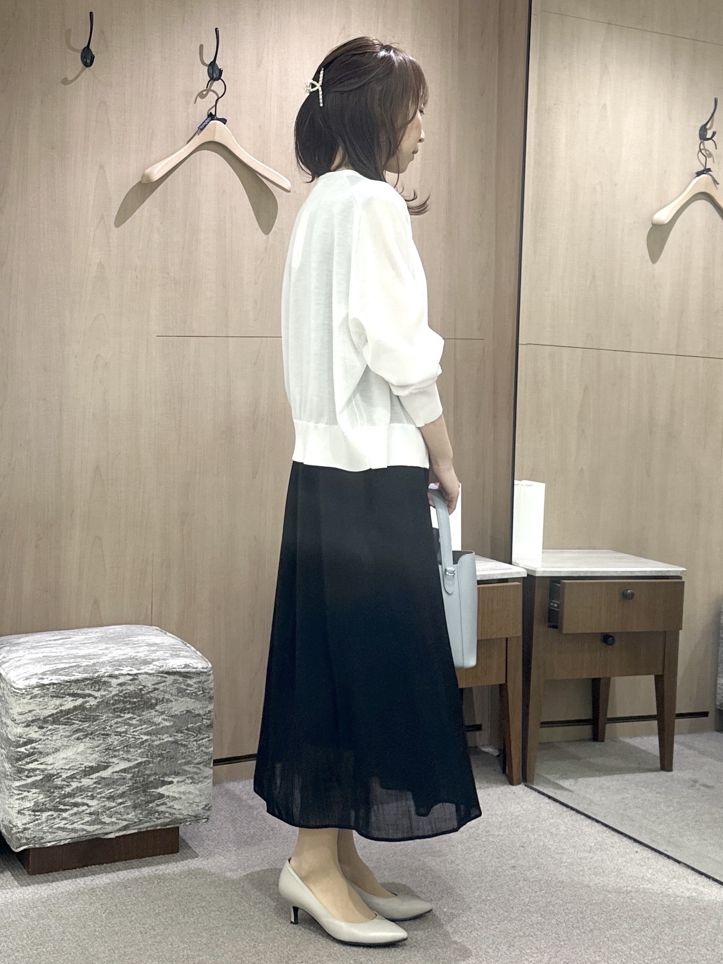 Miwaさんの「UNTITLED｜【通気性/前開きボタン】シアーVネックワンピース」を使ったコーディネート