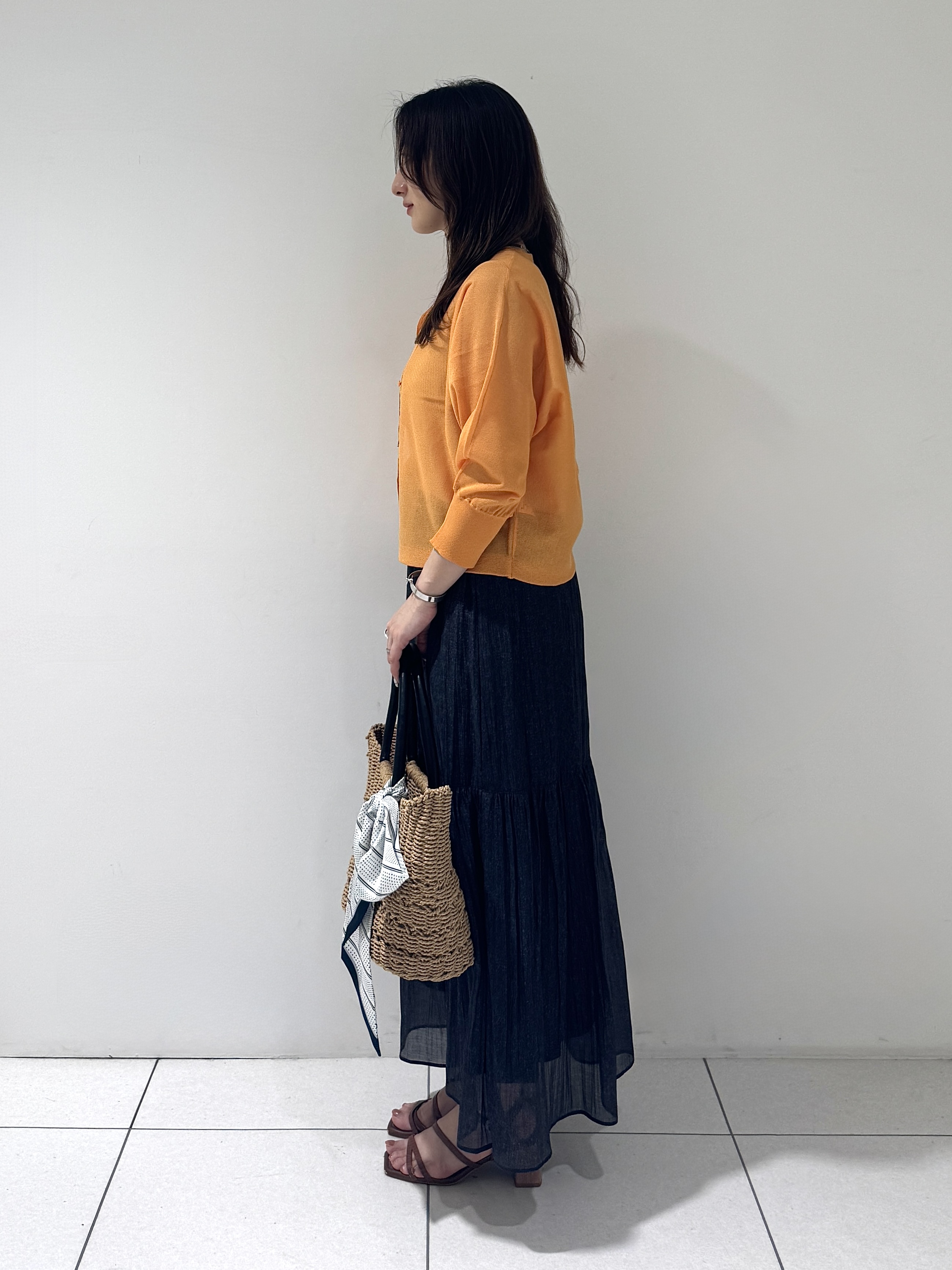 そんさんの「INDIVI｜【シアー／軽羽織】ドルマン袖ニットカーディガン」を使ったコーディネート