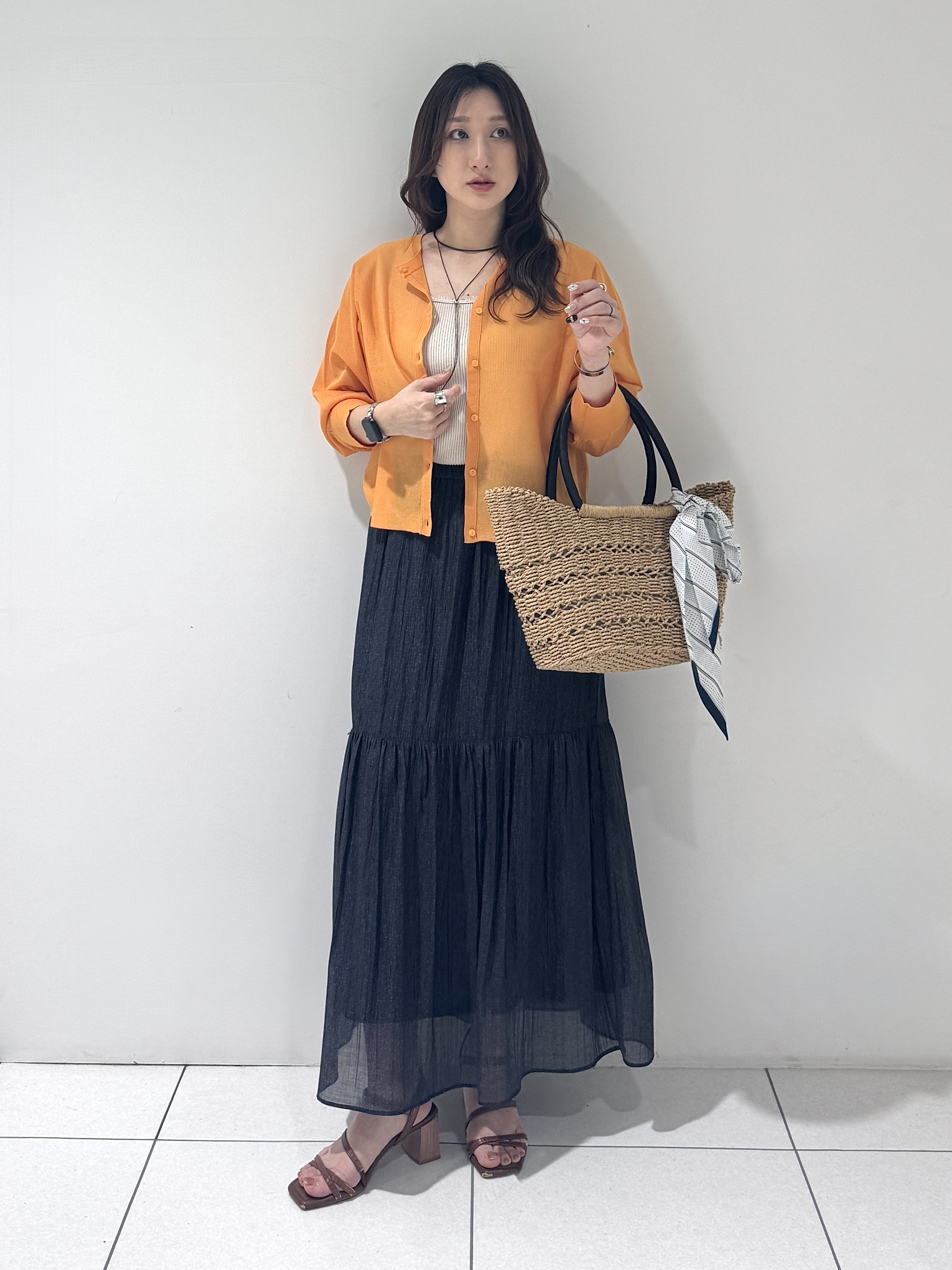 そんさんの「INDIVI｜【シアー／軽羽織】ドルマン袖ニットカーディガン」を使ったコーディネート