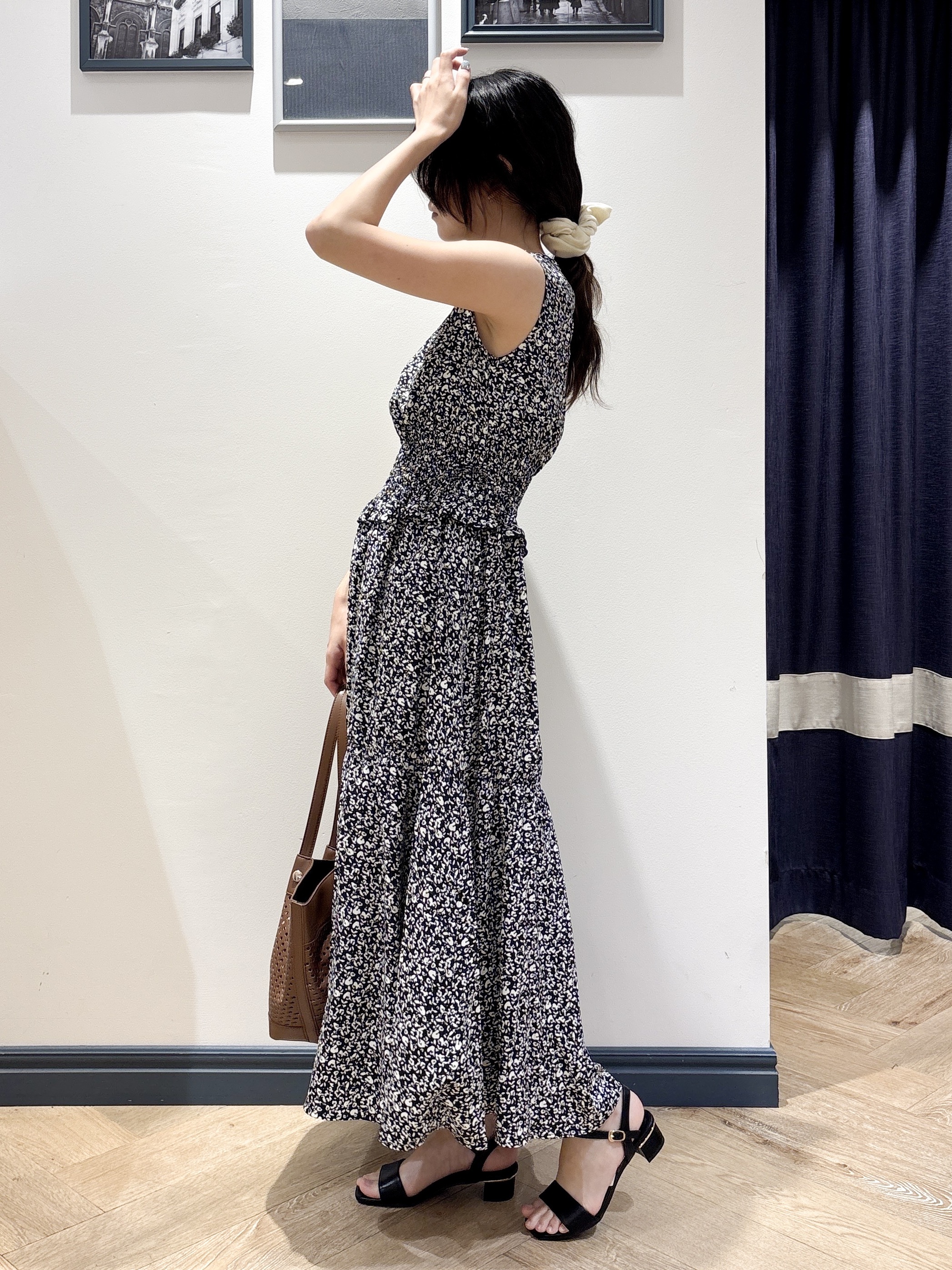 ayakaさんの「grove｜【低身長さんも選べる着丈・洗濯機◎】花柄ウエストシャーリングワンピース」を使ったコーディネート