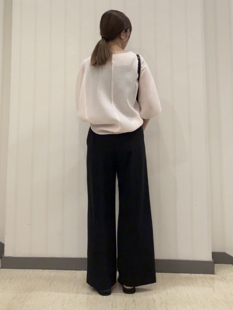 ちひさんの「INDIVI｜【楽ちん出し入れ】ミニスタッズ 2WAYハンドバッグ」を使ったコーディネート