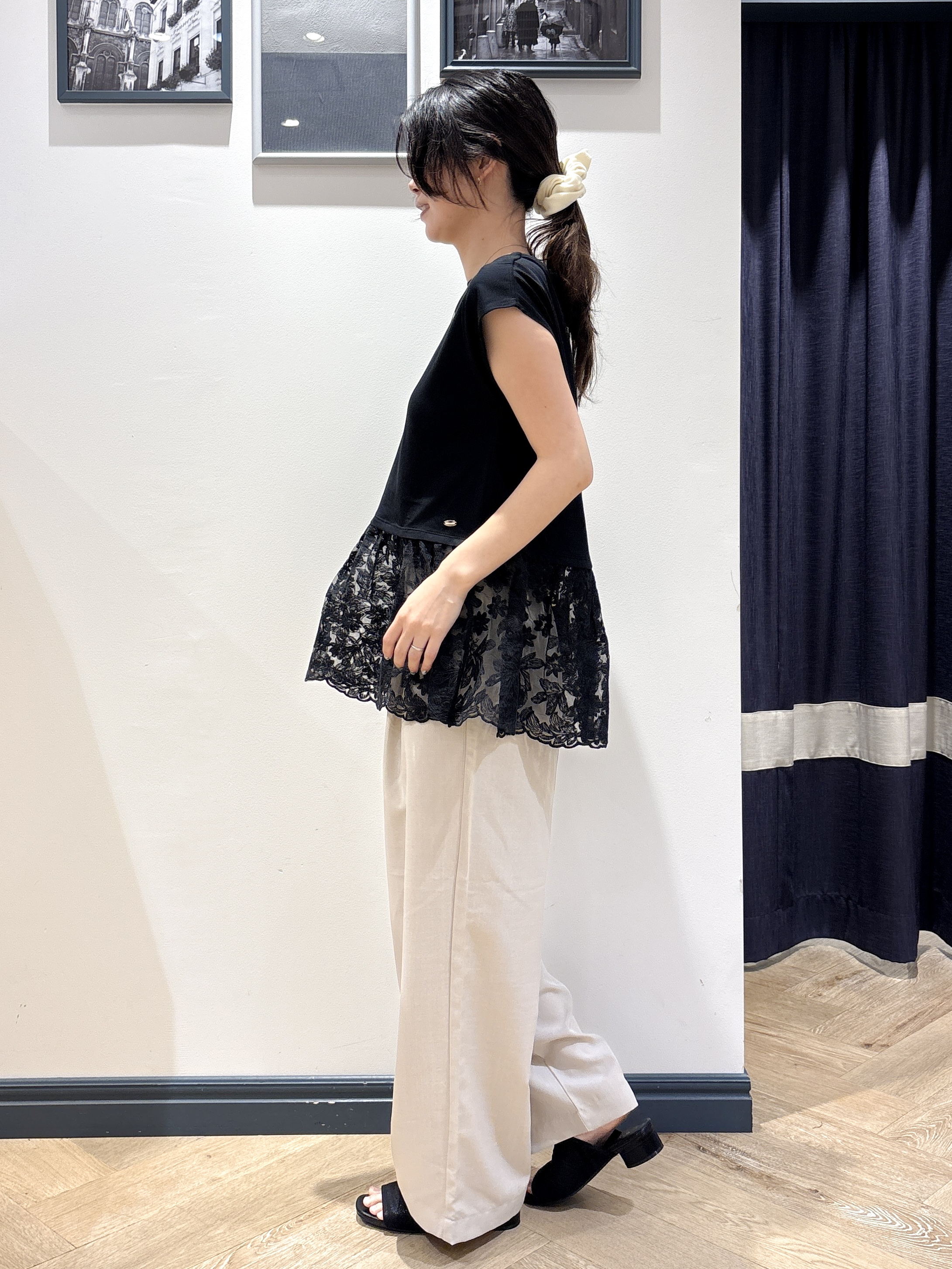 ayakaさんの「grove｜【体型カバー】刺繍チュールレースドッキングカットソー」を使ったコーディネート
