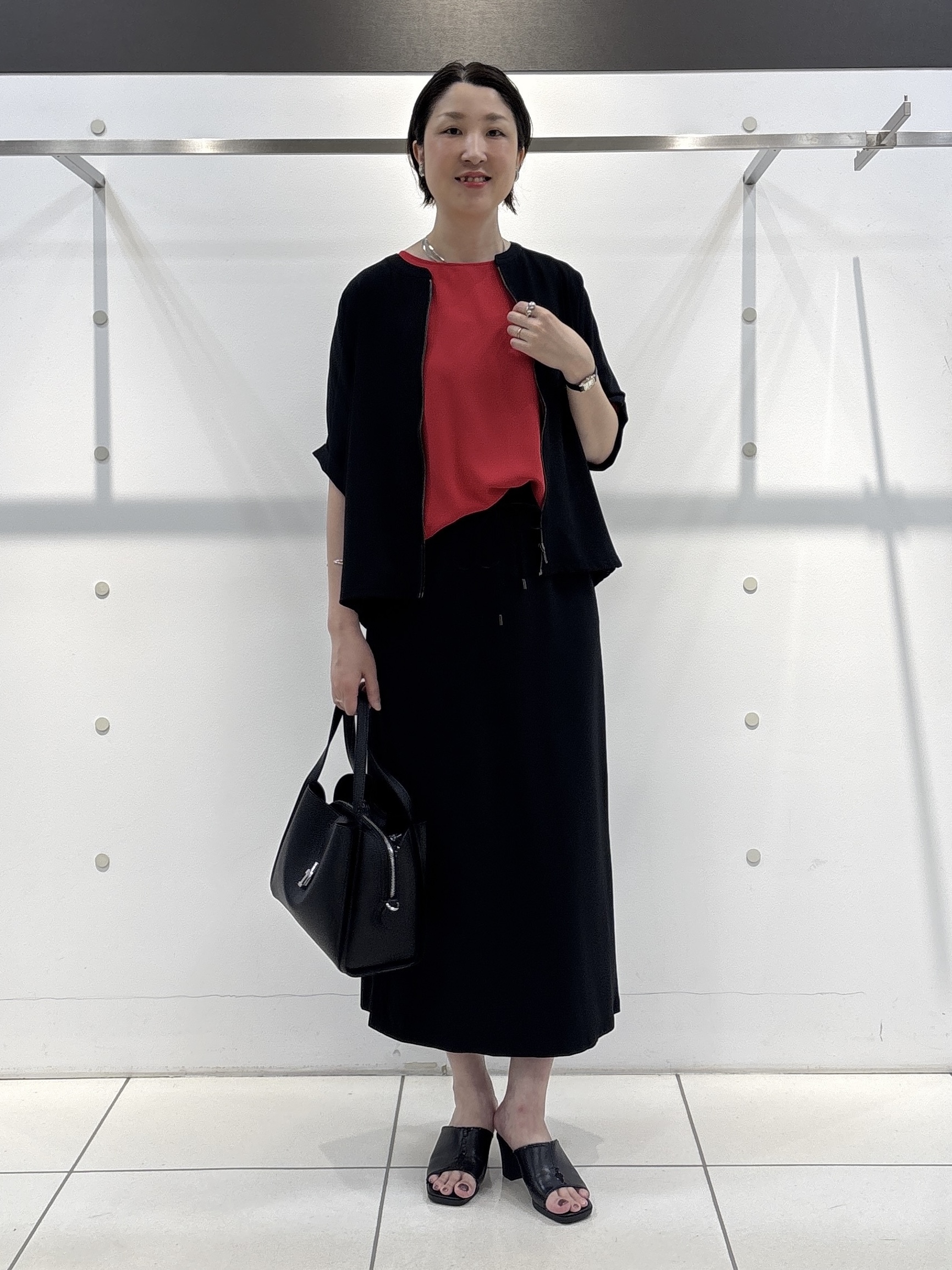 yuriさんの「INDIVI｜【着る日傘】ドルマンフォルムブルゾン」を使ったコーディネート
