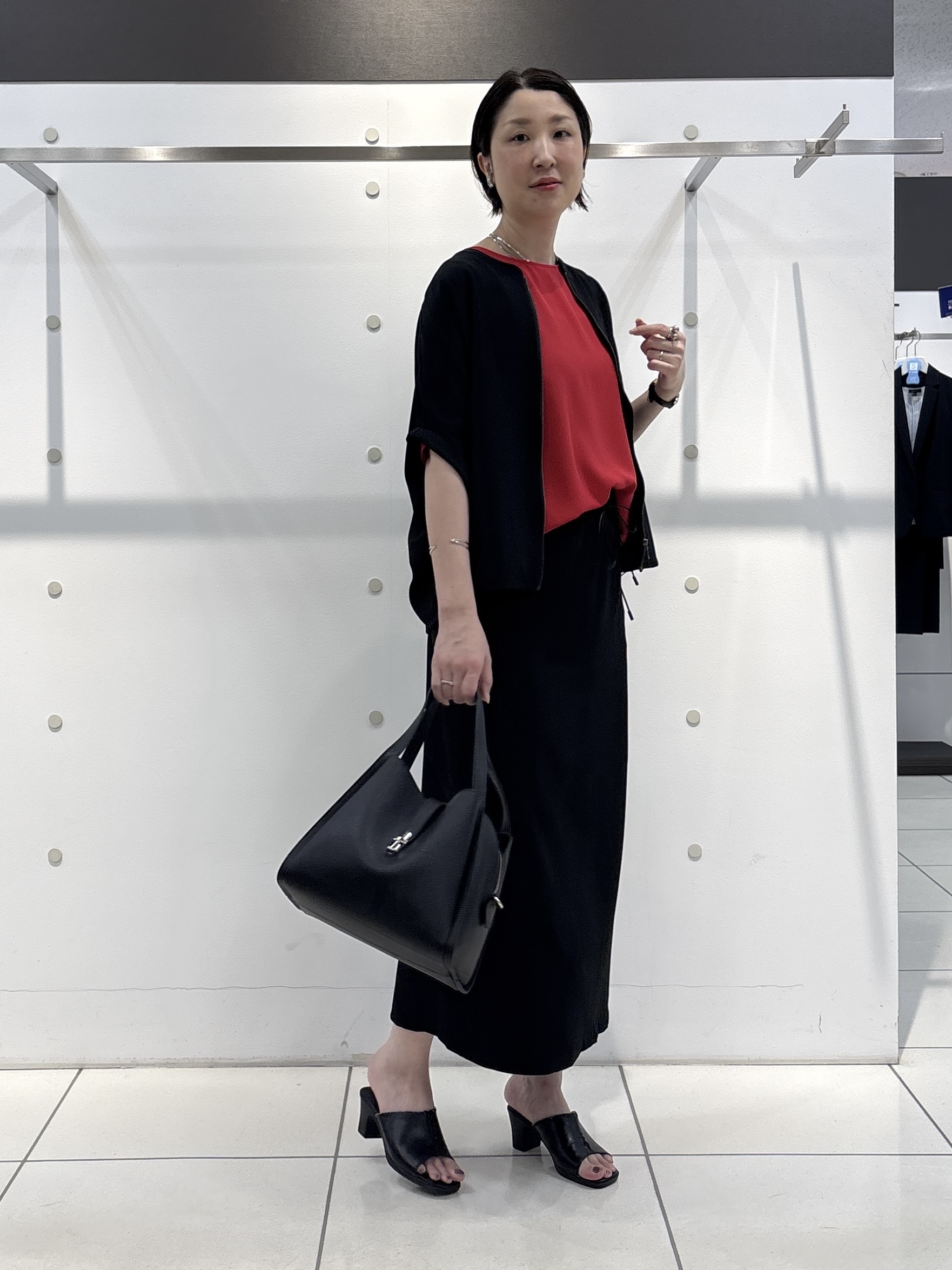 yuriさんの「INDIVI｜【着る日傘】ドルマンフォルムブルゾン」を使ったコーディネート