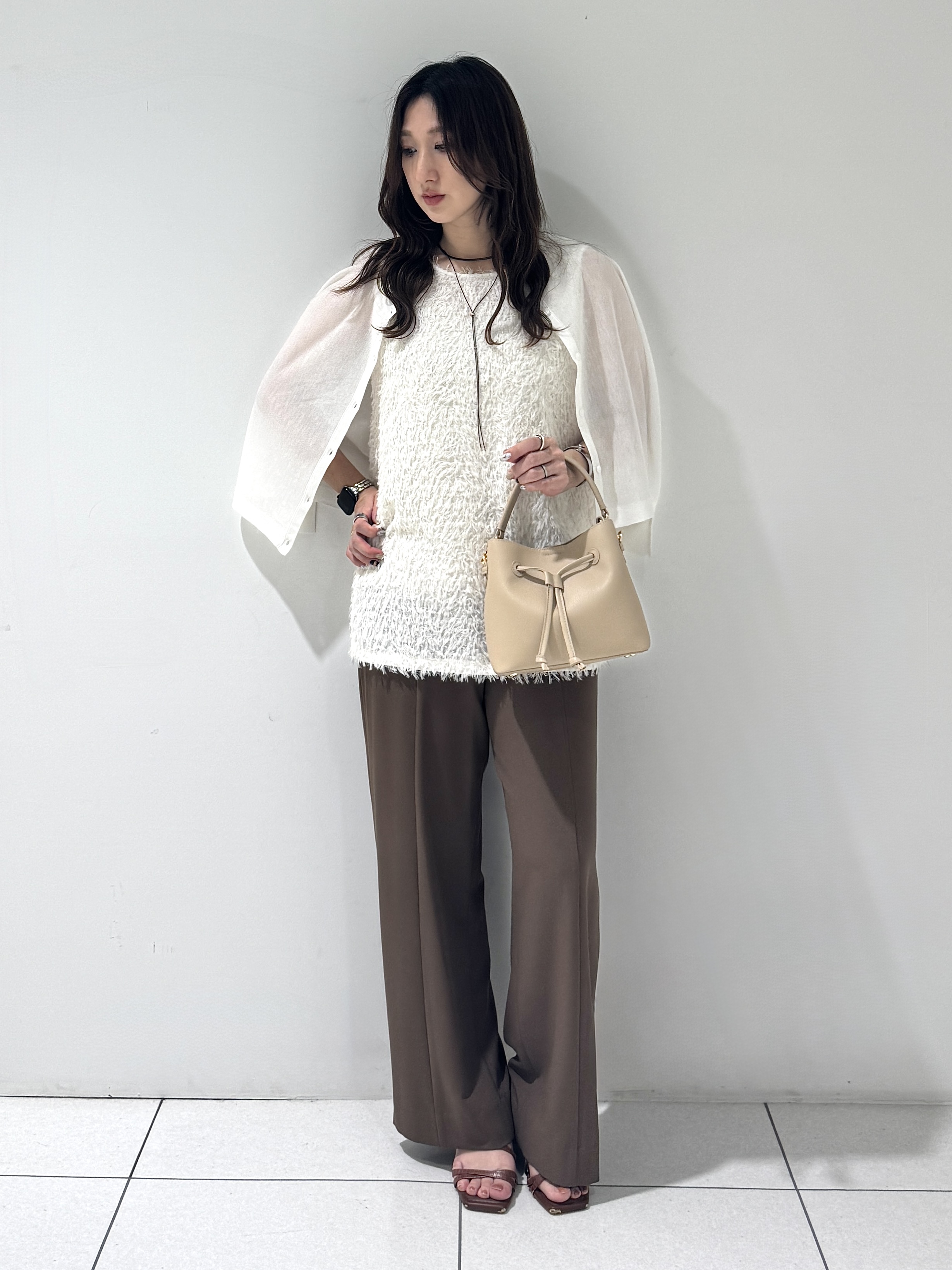 そんさんの「INDIVI｜【シアー／軽羽織】ドルマン袖ニットカーディガン」を使ったコーディネート