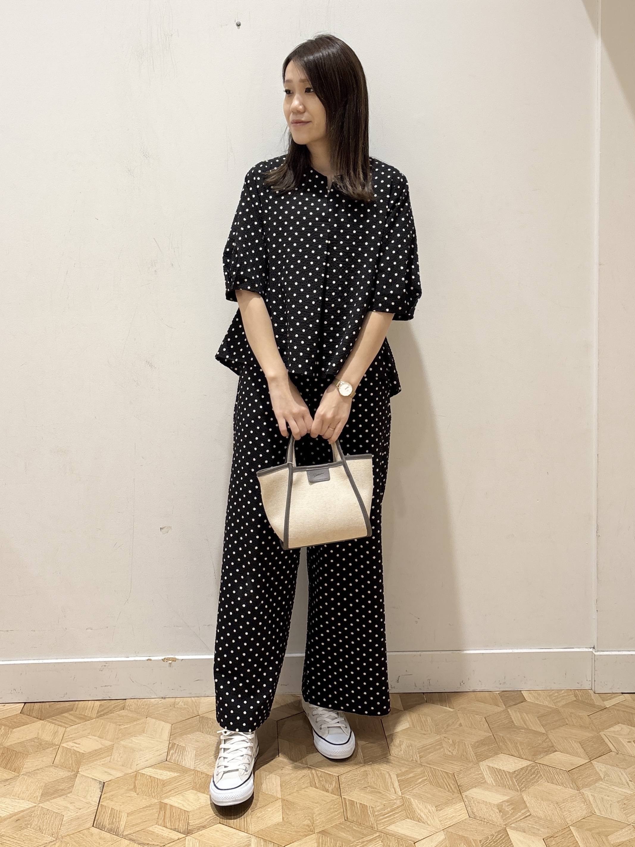 YUMIさんの「Dessin｜【セットアップ可/UVカット】サッカー素材 キーネックブラウス」を使ったコーディネート