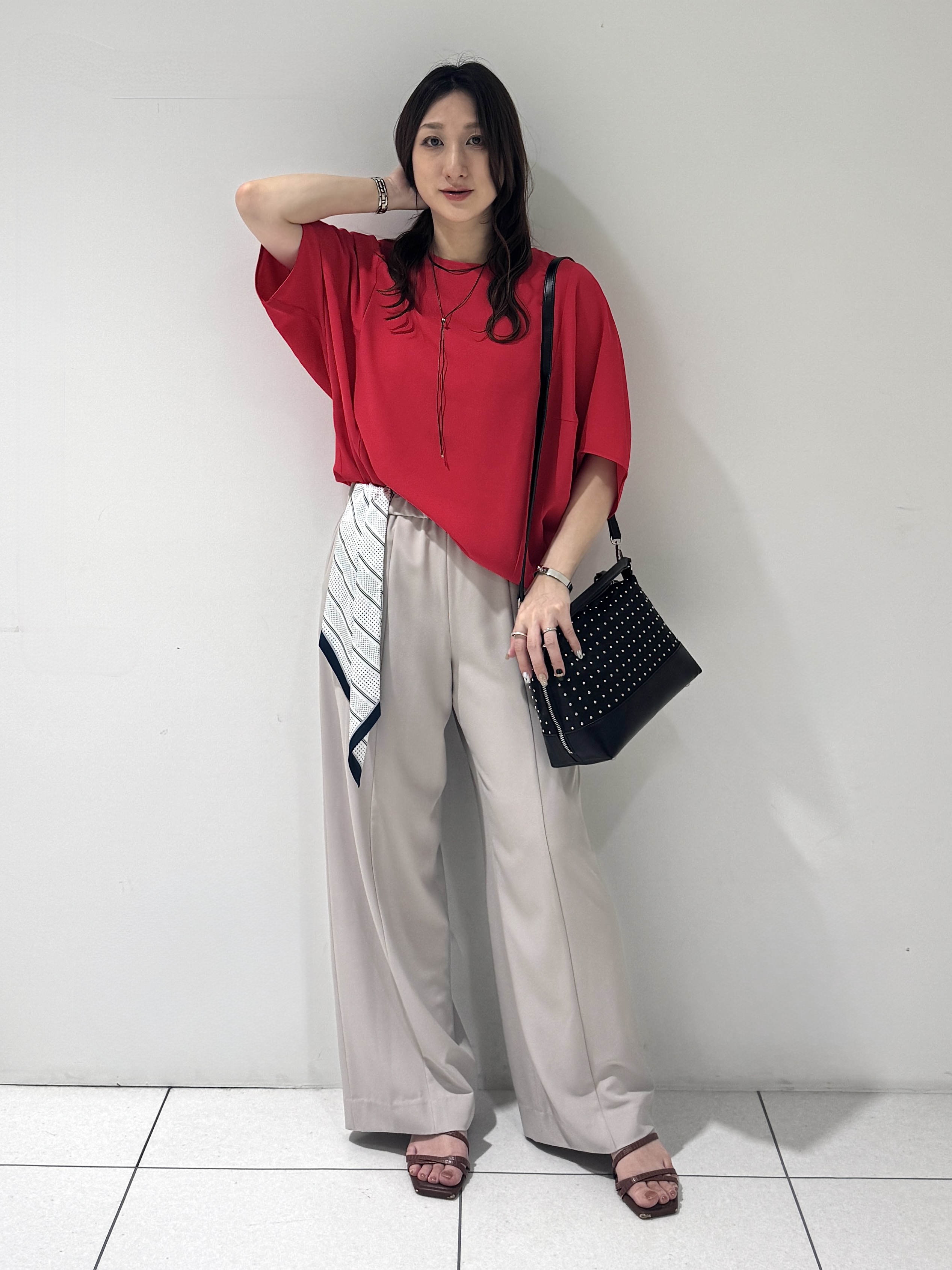 そんさんの「INDIVI｜【UVケア／接触冷感】ジョーゼットドルマンブラウス」を使ったコーディネート