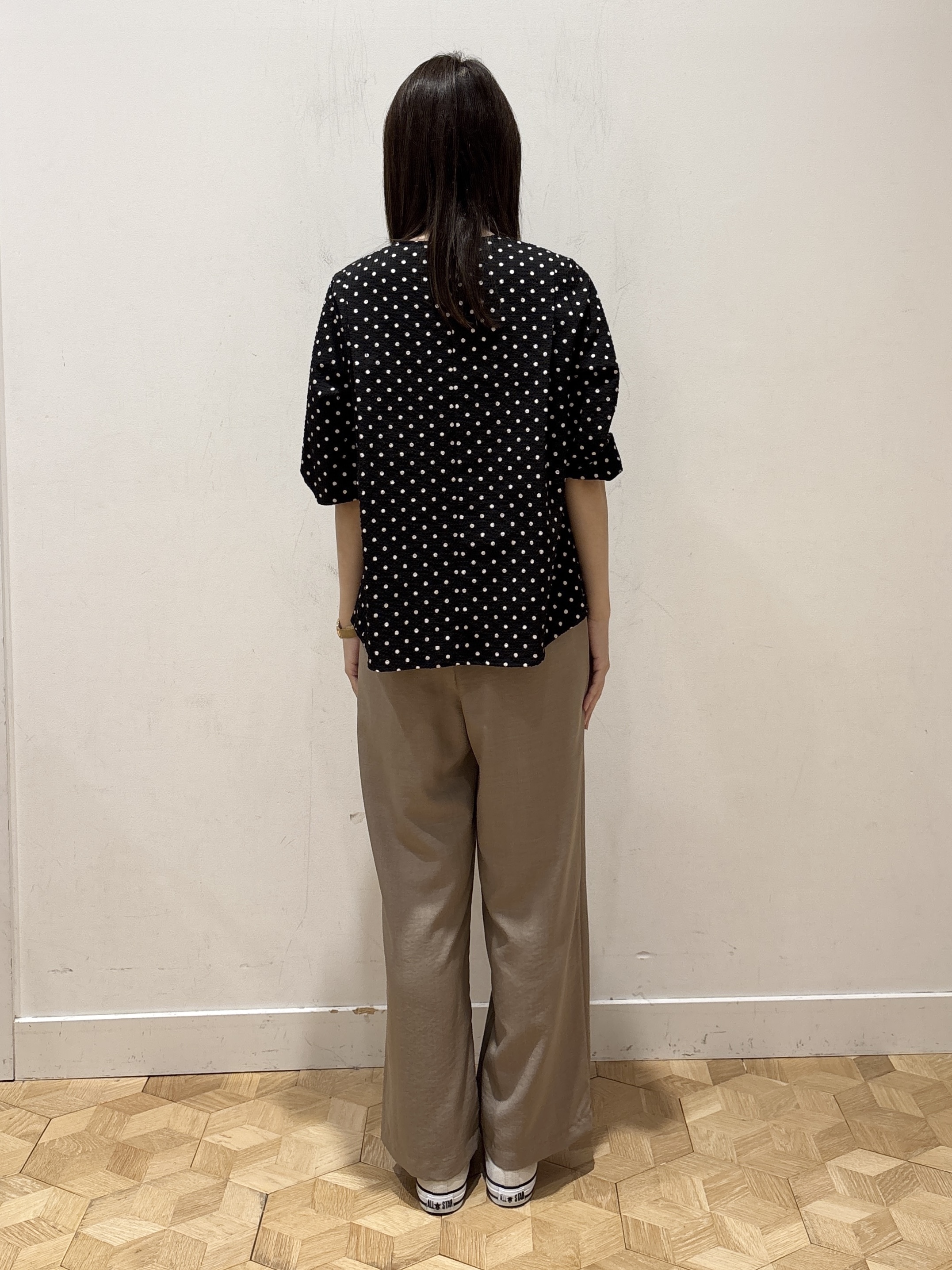 YUMIさんの「Dessin｜【セットアップ可/UVカット】サッカー素材 キーネックブラウス」を使ったコーディネート