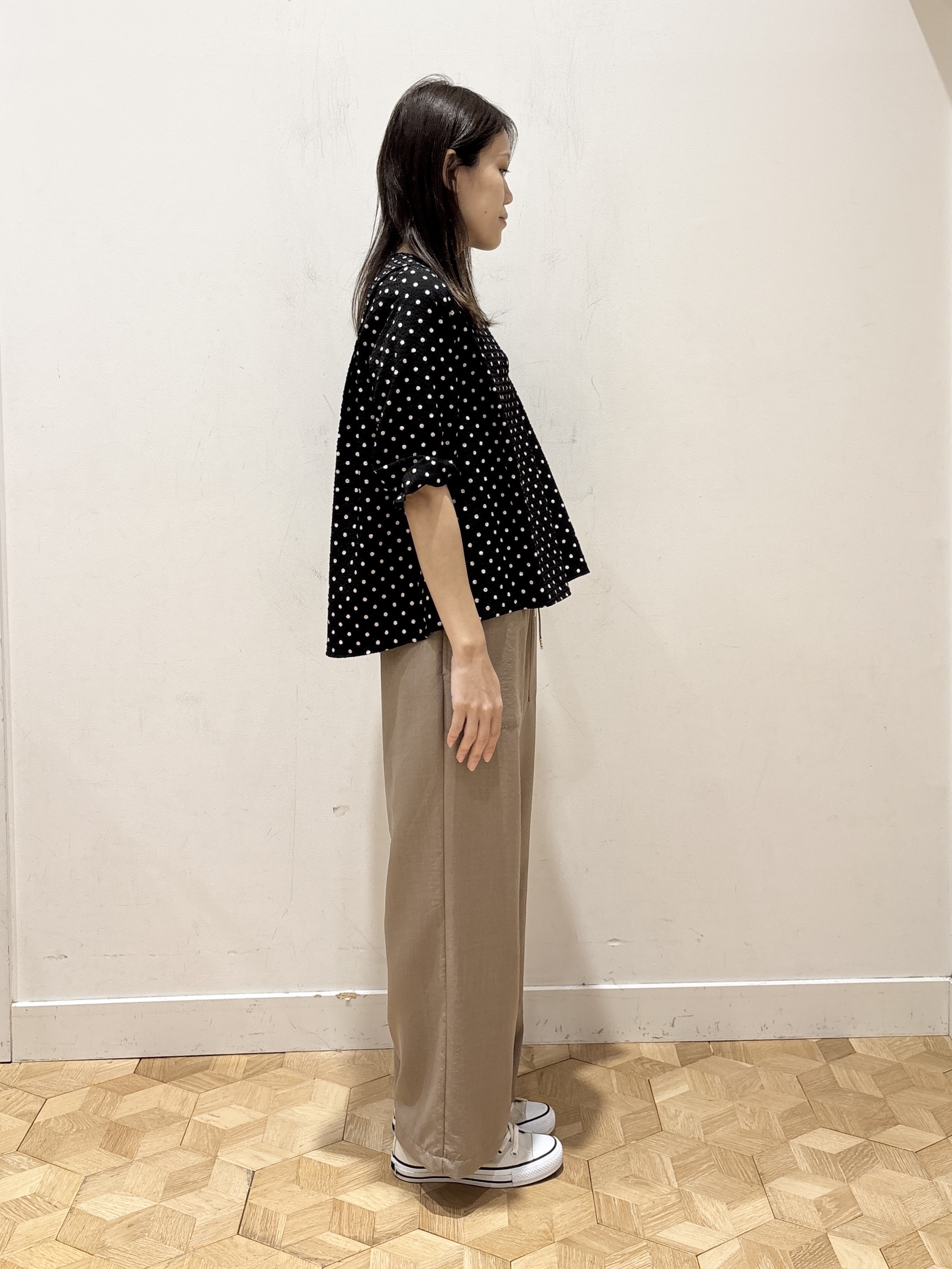 YUMIさんの「Dessin｜【セットアップ可/UVカット】サッカー素材 キーネックブラウス」を使ったコーディネート