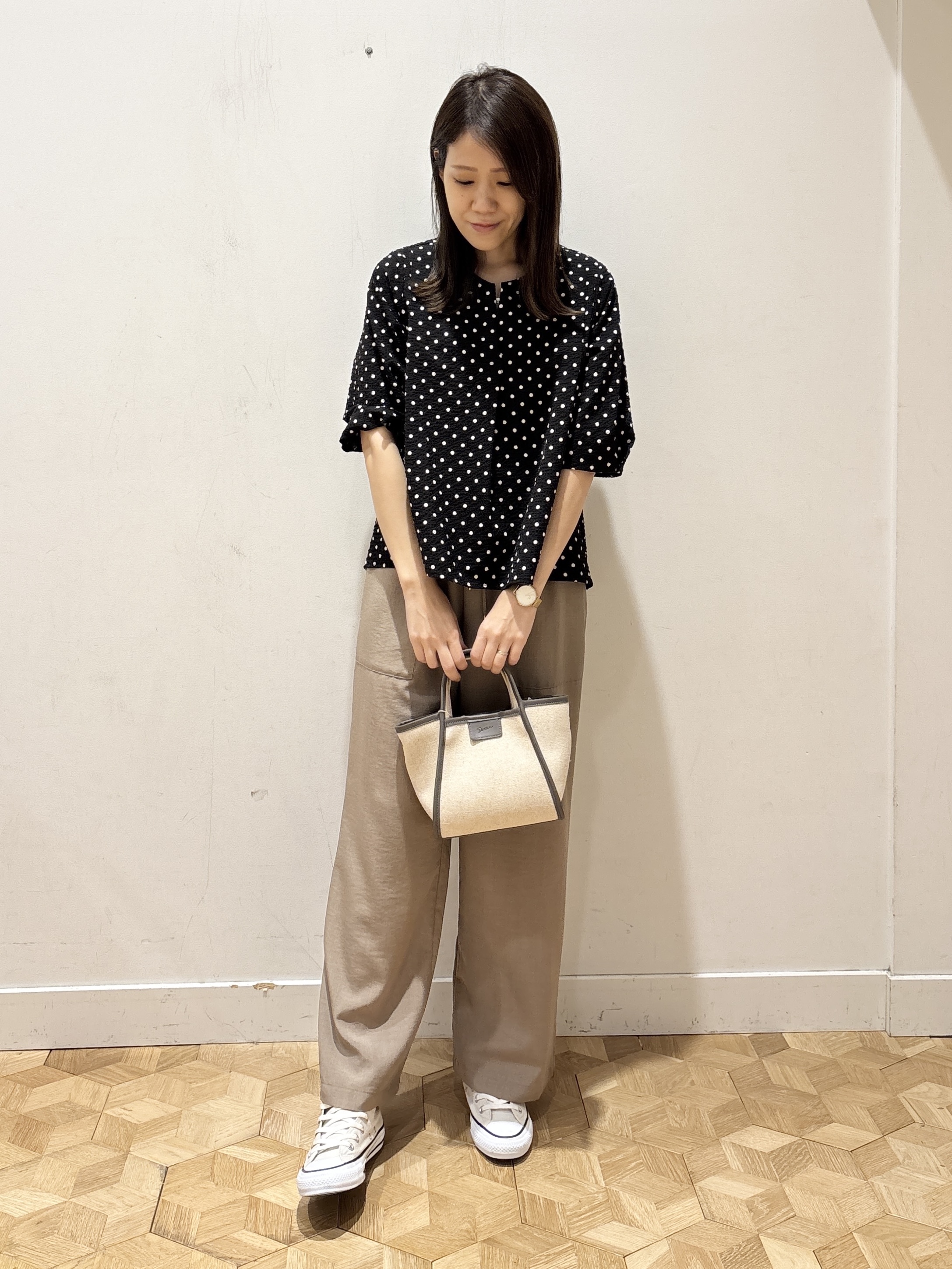 YUMIさんの「Dessin｜【セットアップ可/UVカット】サッカー素材 キーネックブラウス」を使ったコーディネート