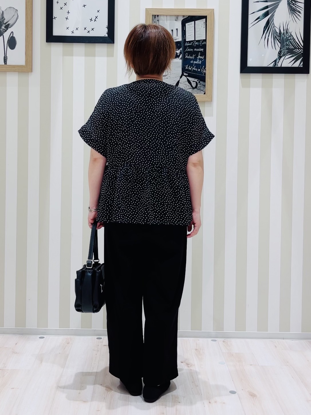ma_miさんの「SHOO･LA･RUE｜【体型カバー/洗濯機可】二の腕とお腹周りが隠せる シアーペプラムブラウス」を使ったコーディネート