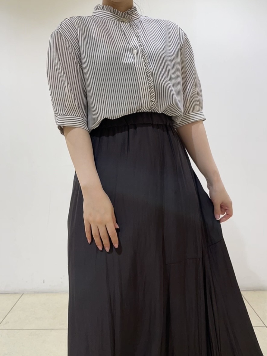 watanabeさんの「UNTITLED｜【接触冷感/通気性/洗える】スタンドカラーフリルブラウス」を使ったコーディネート