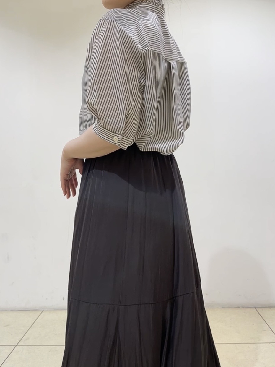 watanabeさんの「UNTITLED｜【接触冷感/通気性/洗える】スタンドカラーフリルブラウス」を使ったコーディネート