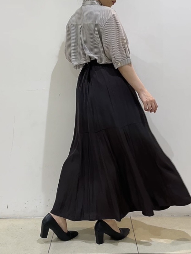 watanabeさんの「UNTITLED｜【接触冷感/通気性/洗える】スタンドカラーフリルブラウス」を使ったコーディネート