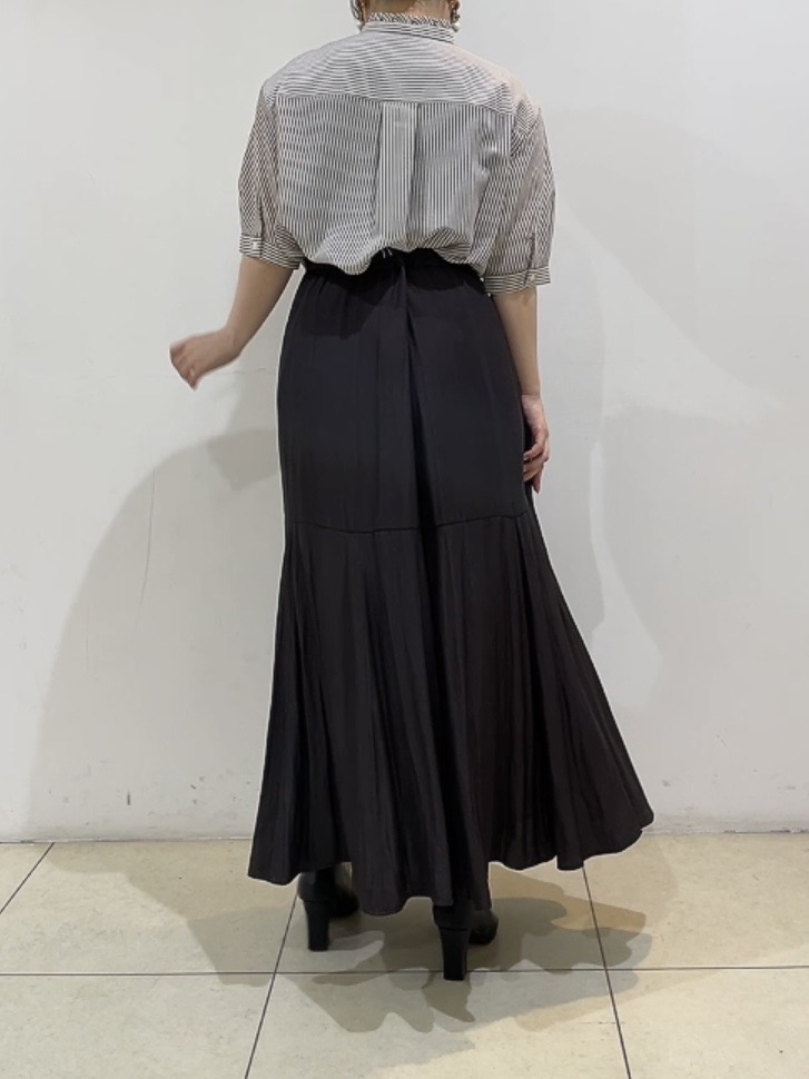 watanabeさんの「UNTITLED｜【接触冷感/通気性/洗える】スタンドカラーフリルブラウス」を使ったコーディネート