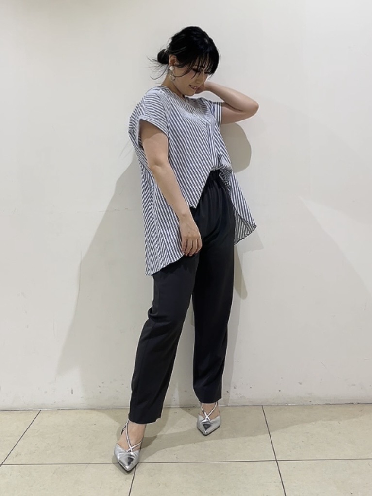 watanabeさんの「UNTITLED｜【吸水速乾/接触冷感】バックプリーツデザインブラウス」を使ったコーディネート