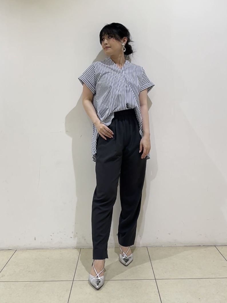 watanabeさんの「UNTITLED｜【吸水速乾/接触冷感】バックプリーツデザインブラウス」を使ったコーディネート