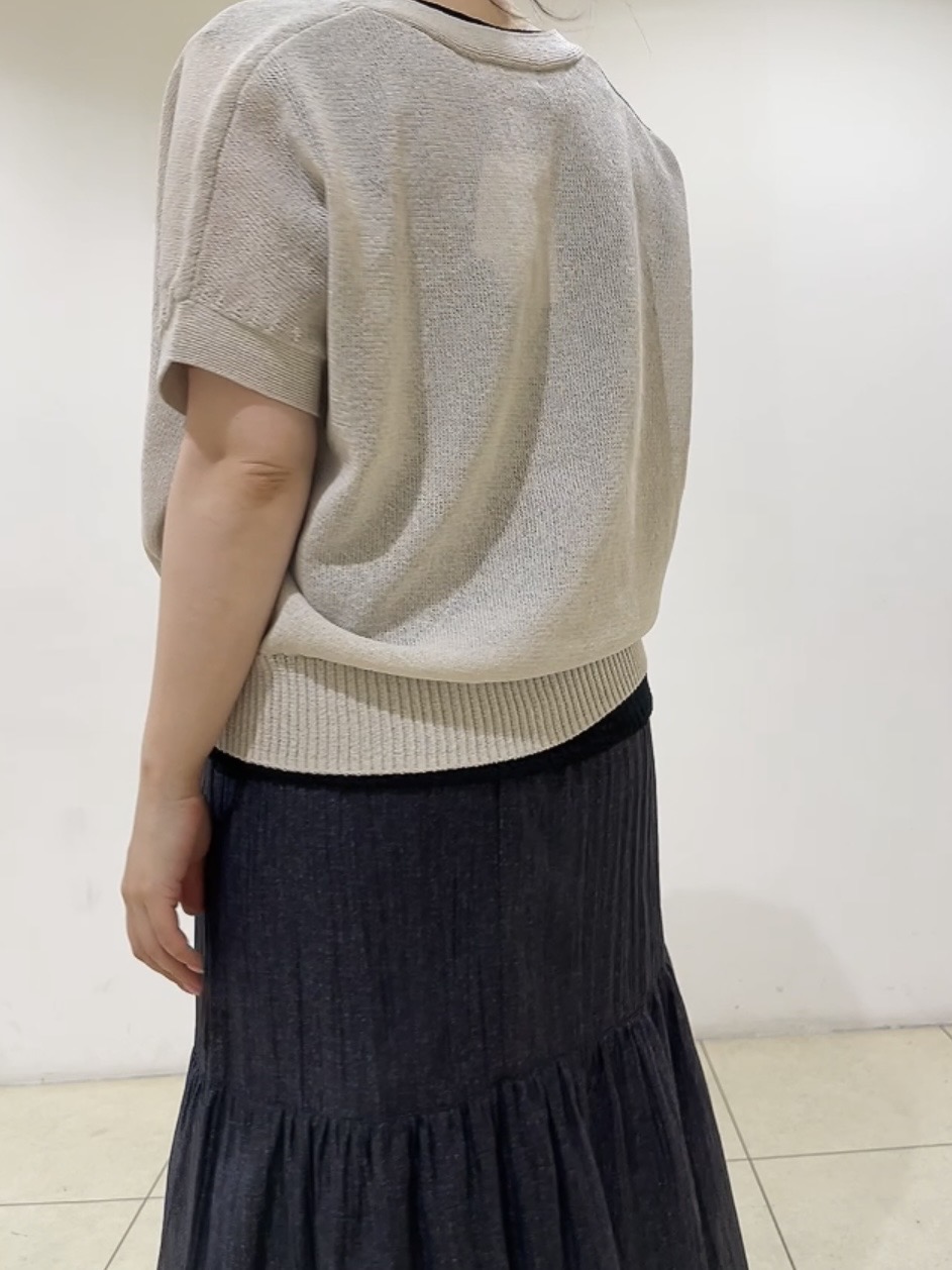 watanabeさんの「UNTITLED｜【洗える/清涼感】ドライタッチスリーブレスカーディガン」を使ったコーディネート