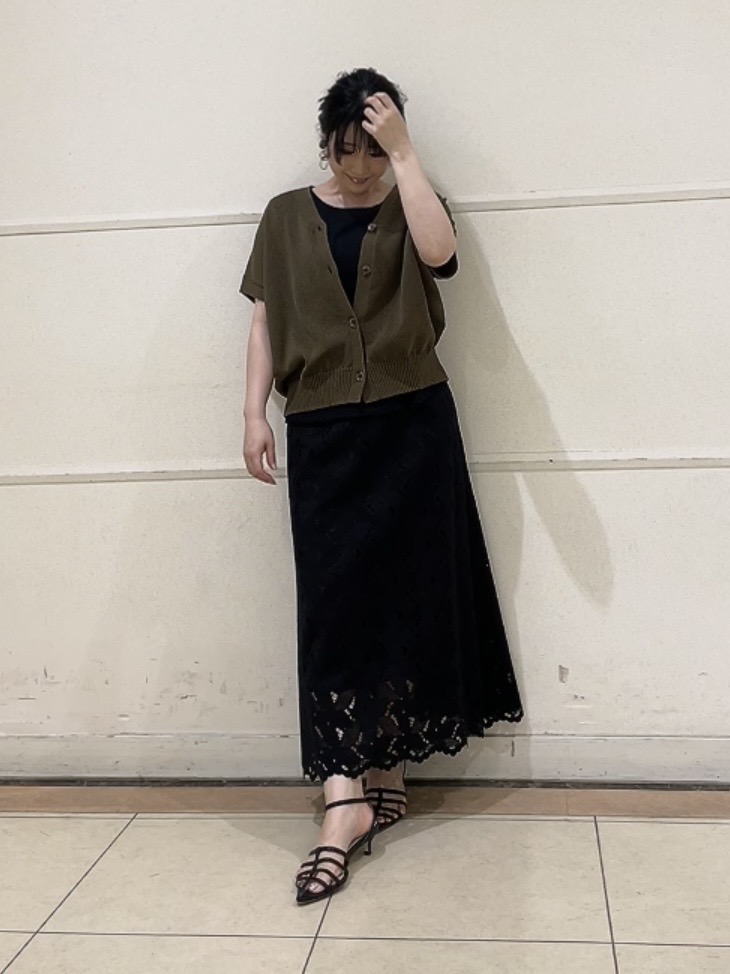 watanabeさんの「UNTITLED｜【洗える/清涼感】ドライタッチスリーブレスカーディガン」を使ったコーディネート