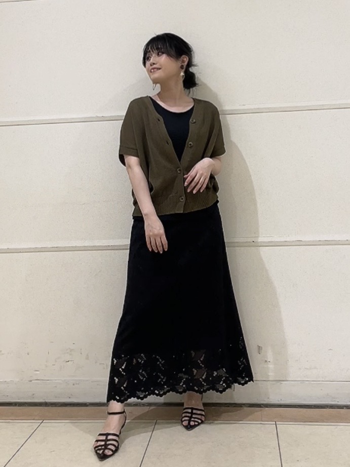 watanabeさんの「UNTITLED｜【洗える/清涼感】ドライタッチスリーブレスカーディガン」を使ったコーディネート