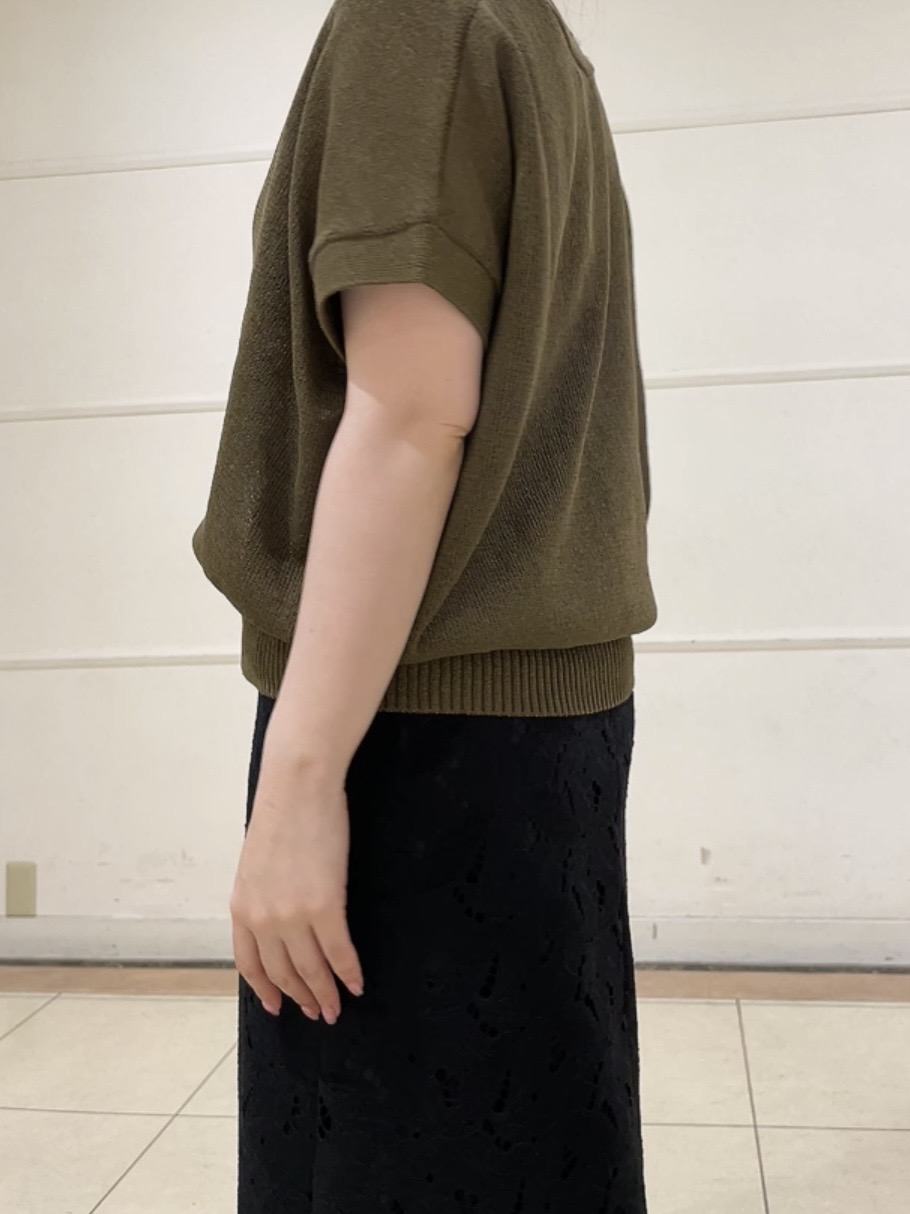 watanabeさんの「UNTITLED｜【洗える/清涼感】ドライタッチスリーブレスカーディガン」を使ったコーディネート