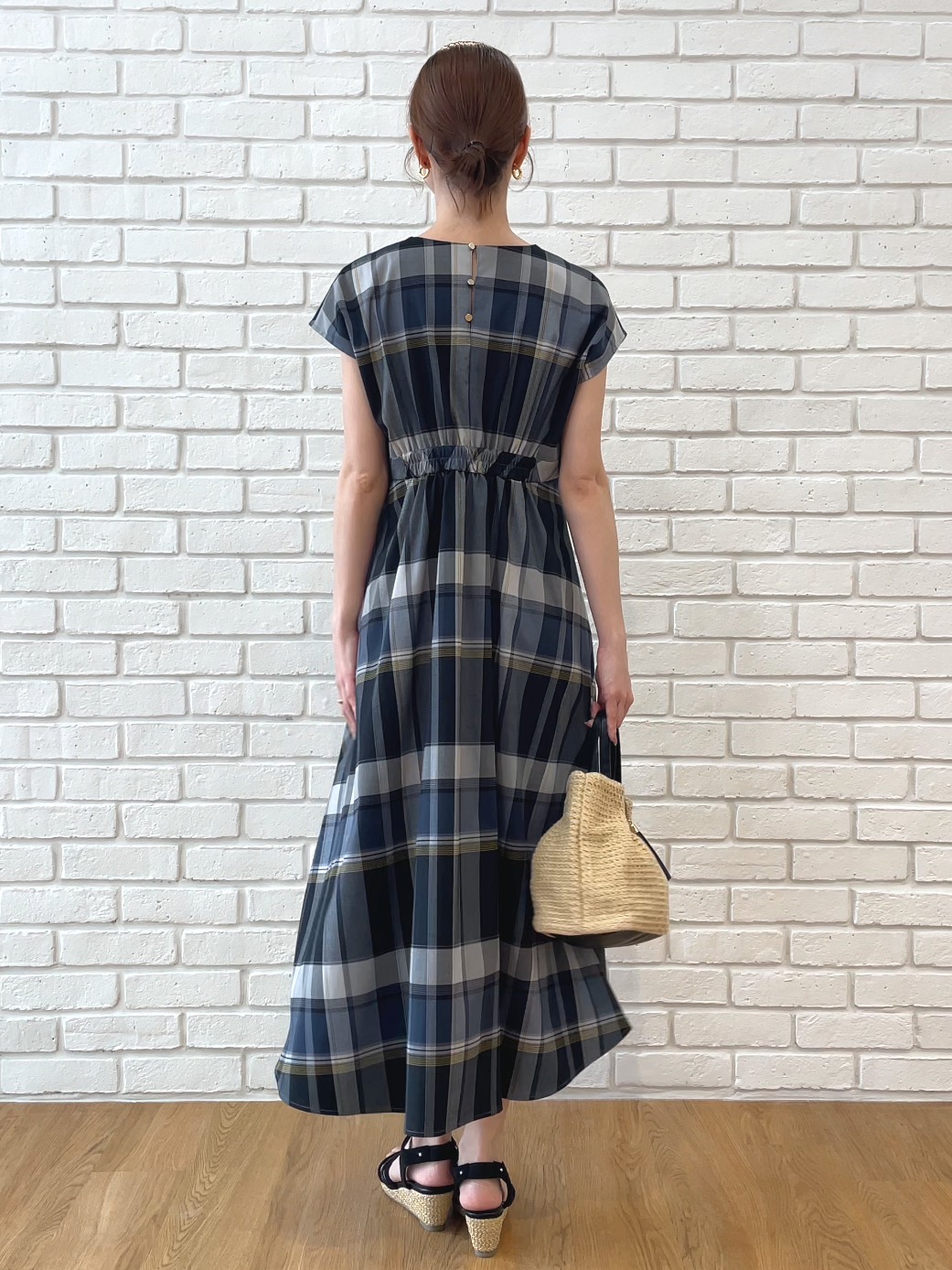NATSUMIさんの「grove｜【低身長さんも選べる着丈】ビッグチェックワンピース」を使ったコーディネート