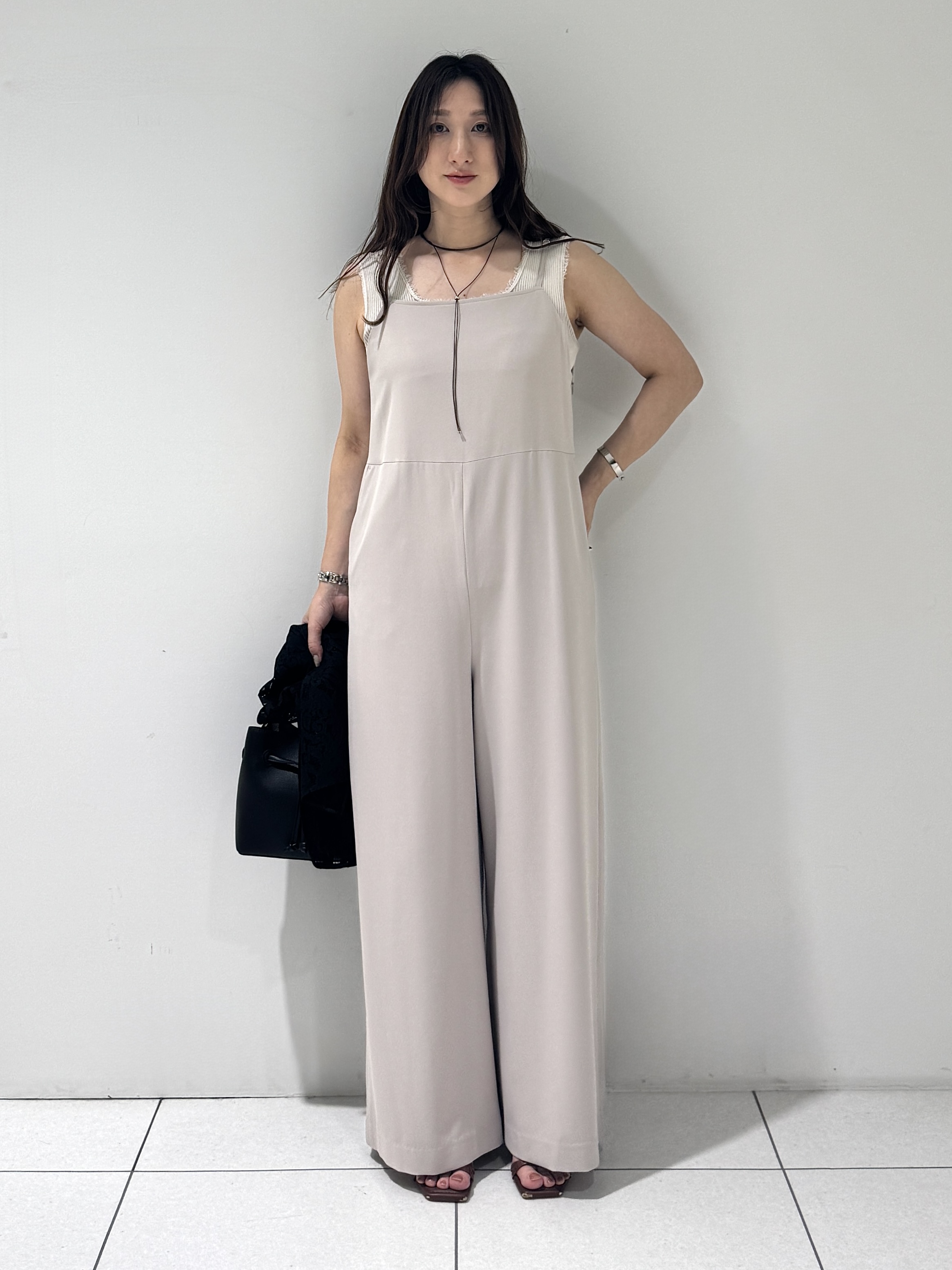 そんさんの「INDIVI｜【接触冷感／洗える／2WAY】ドロスト付 シアーシャンブレーシャツ」を使ったコーディネート