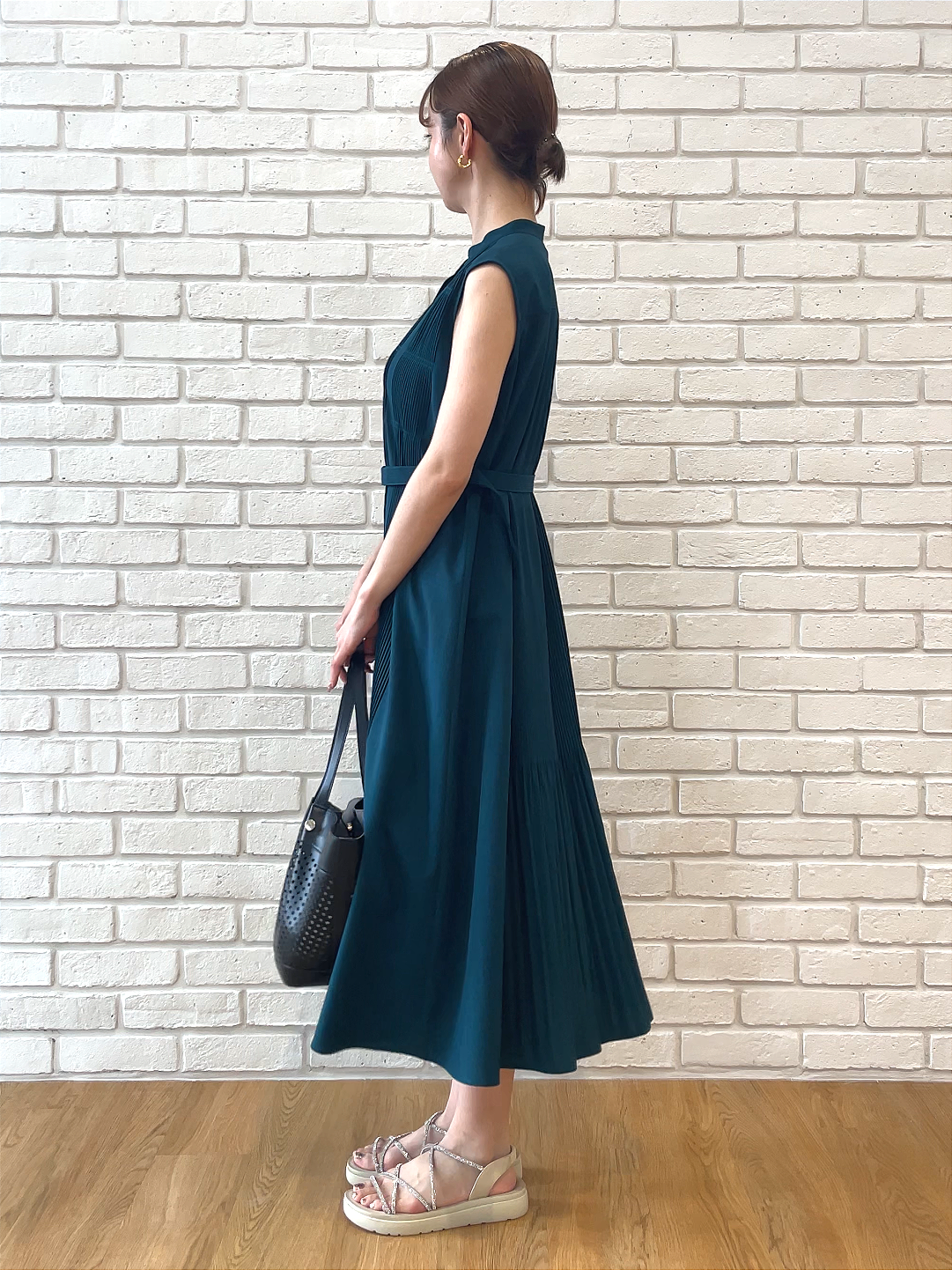 NATSUMIさんの「grove｜【低身長さんも選べる着丈・洗濯機◎】プリーツベルトワンピース」を使ったコーディネート