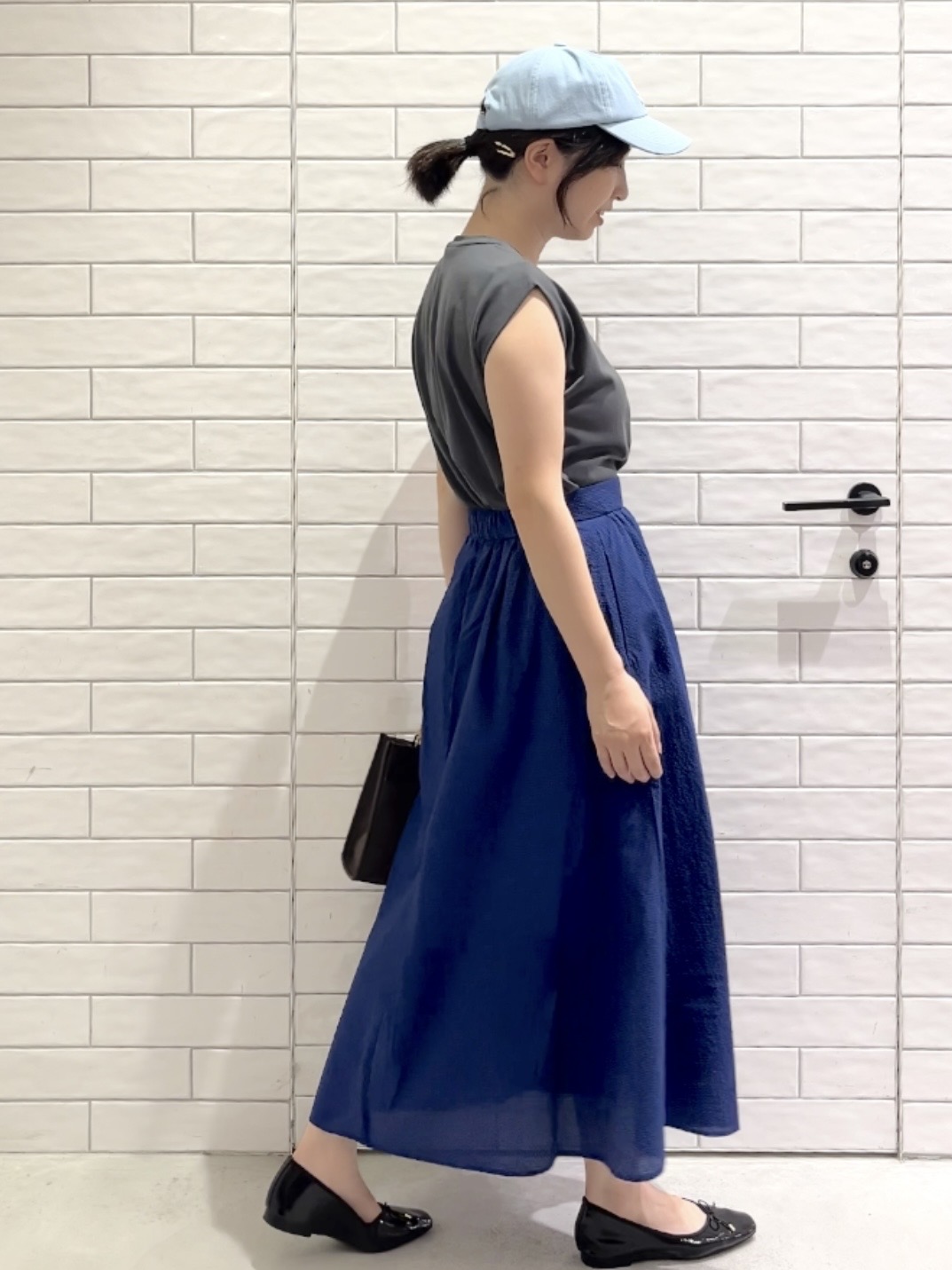 しおりさんの「OPAQUE.CLIP｜【UV／接触冷感】スーパーアイス ノースリーブカットソー《洗濯機OK》」を使ったコーディネート