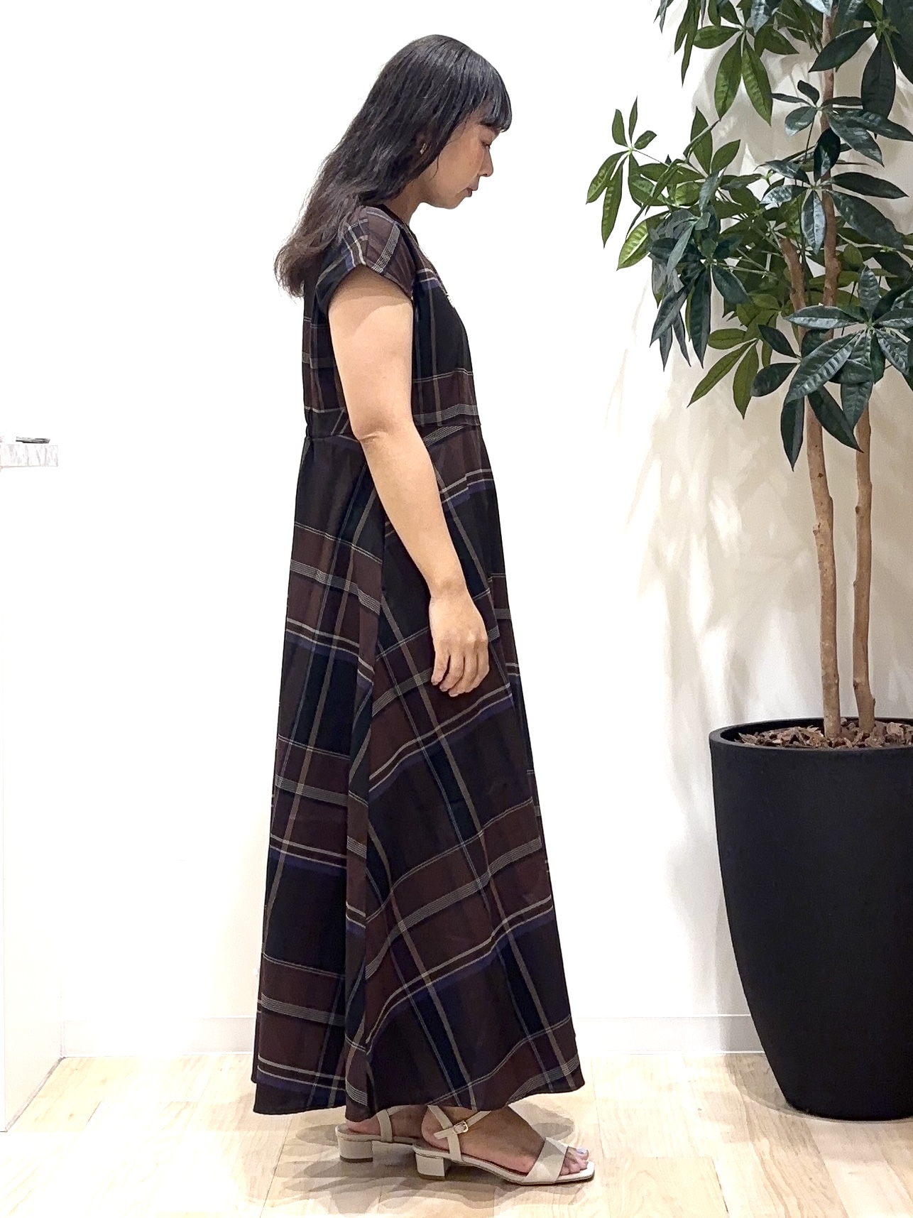 miraiさんの「grove｜【低身長さんも選べる着丈】マドラスチェックワンピース」を使ったコーディネート