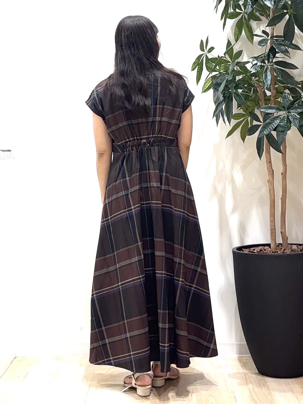 miraiさんの「grove｜【低身長さんも選べる着丈】マドラスチェックワンピース」を使ったコーディネート