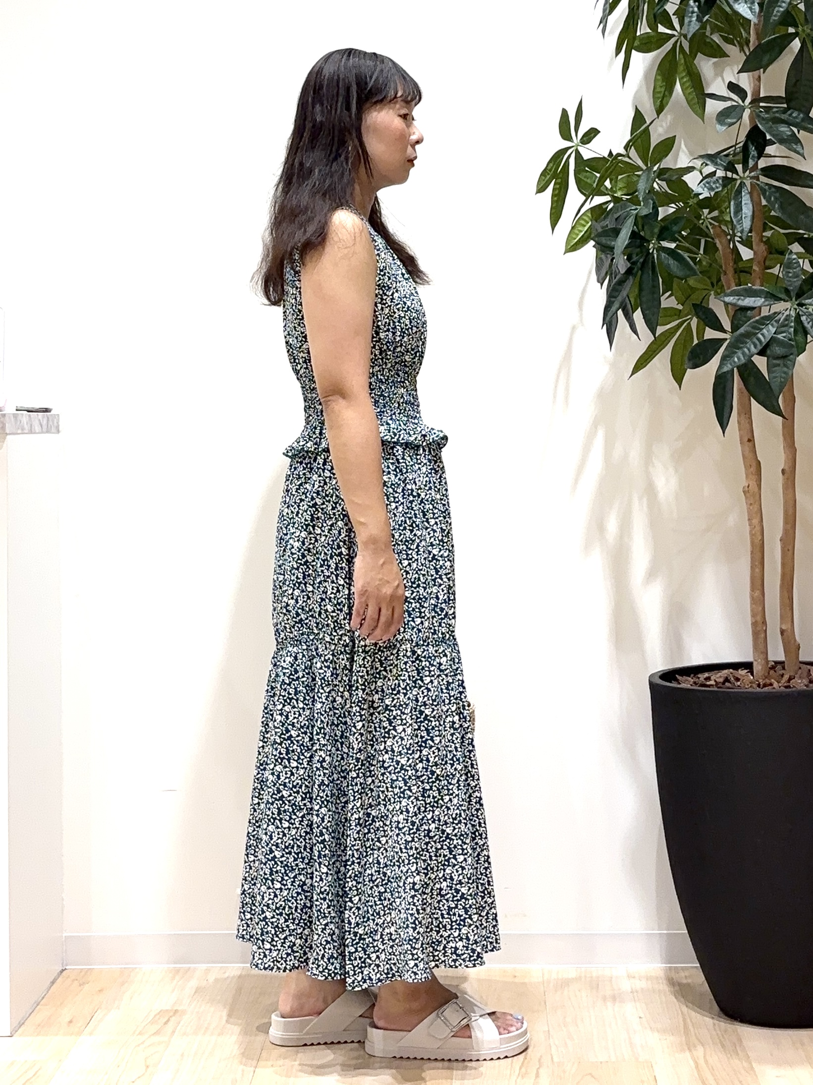 miraiさんの「grove｜【低身長さんも選べる着丈・洗濯機◎】花柄ウエストシャーリングワンピース」を使ったコーディネート